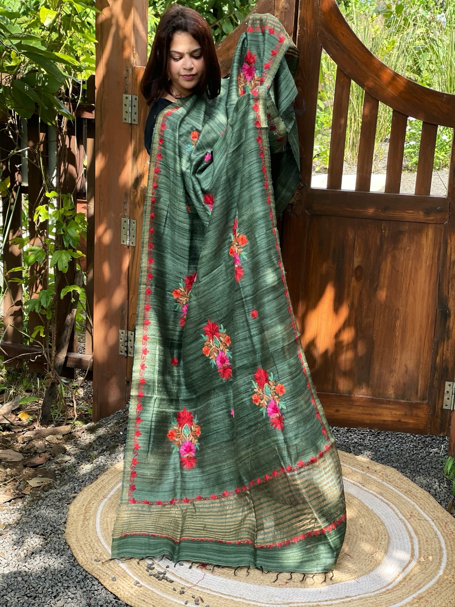 Green Kashmiri Aari Embroidered Dupatta in Geecha Silk - Masakalee
