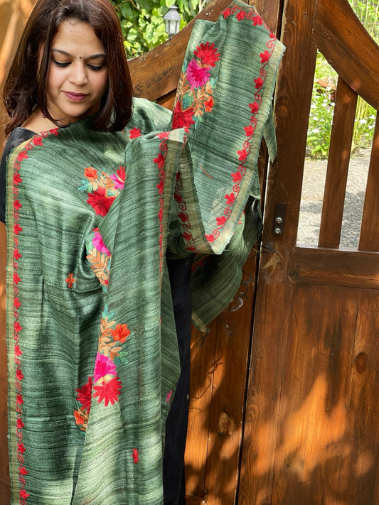 Green Kashmiri Aari Embroidered Dupatta in Geecha Silk - Masakalee