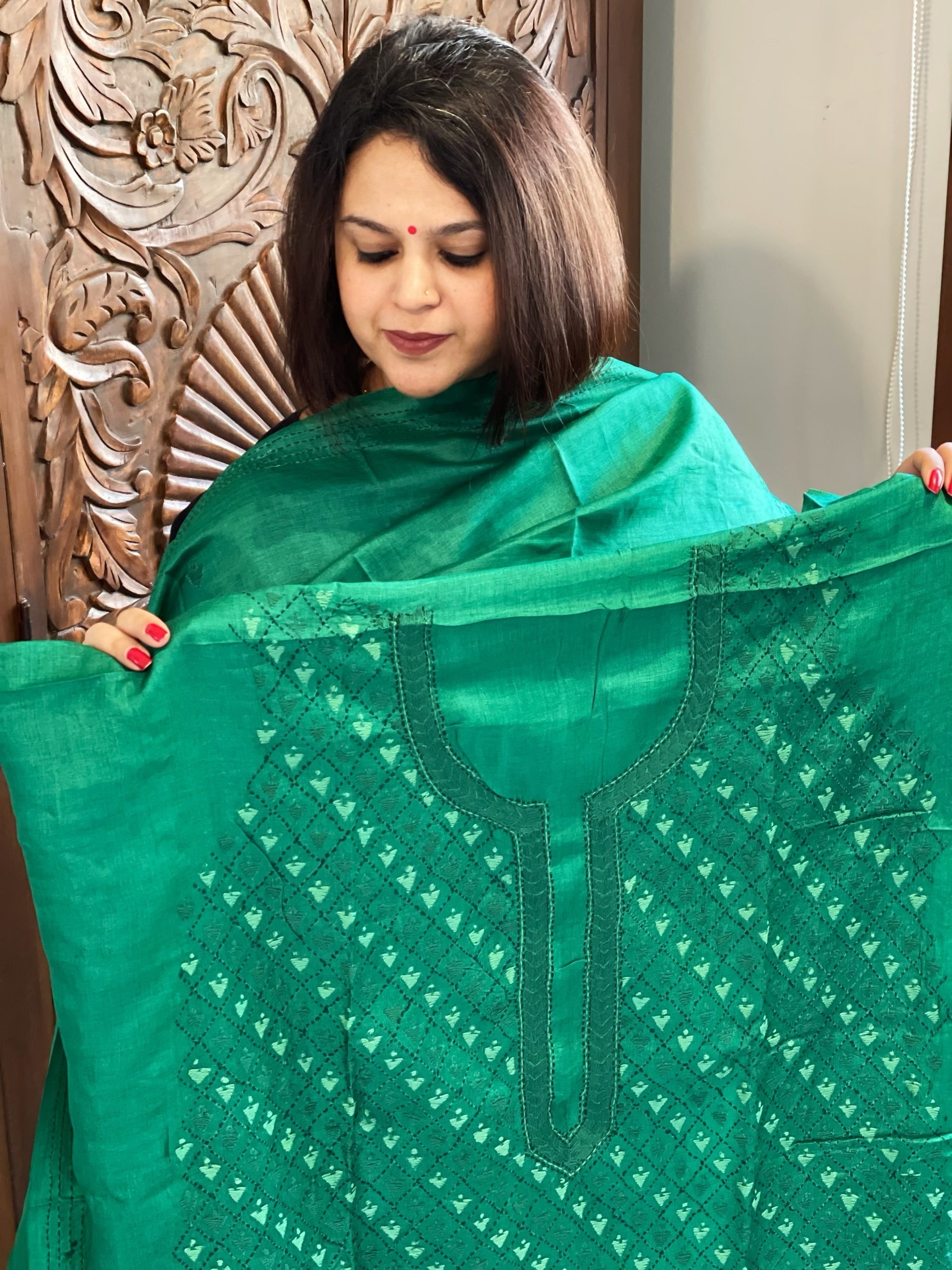 Green Suit Set with Hand Embroidery in Pure Tussar Silk - Masakalee