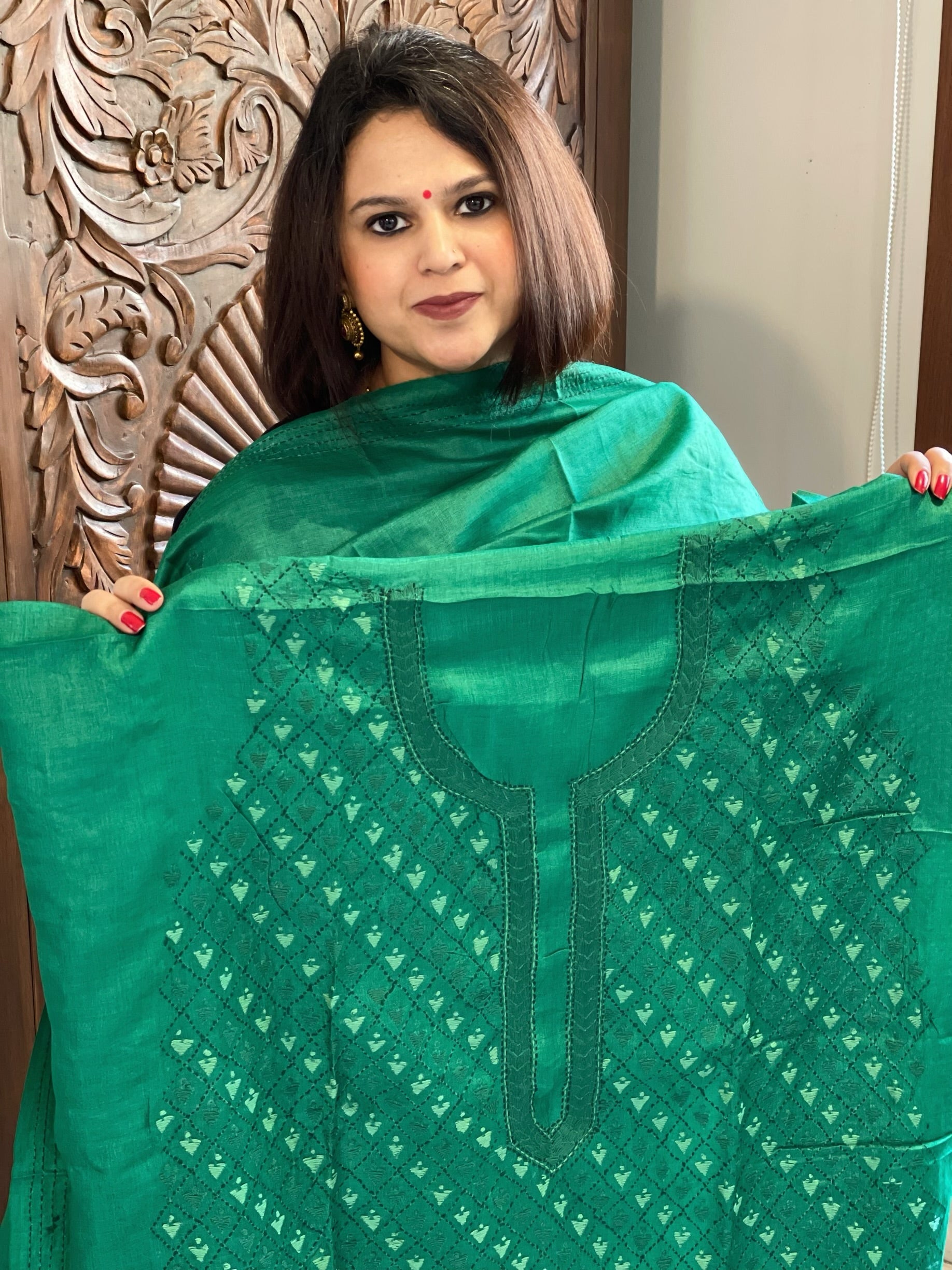 Green Suit Set with Hand Embroidery in Pure Tussar Silk - Masakalee