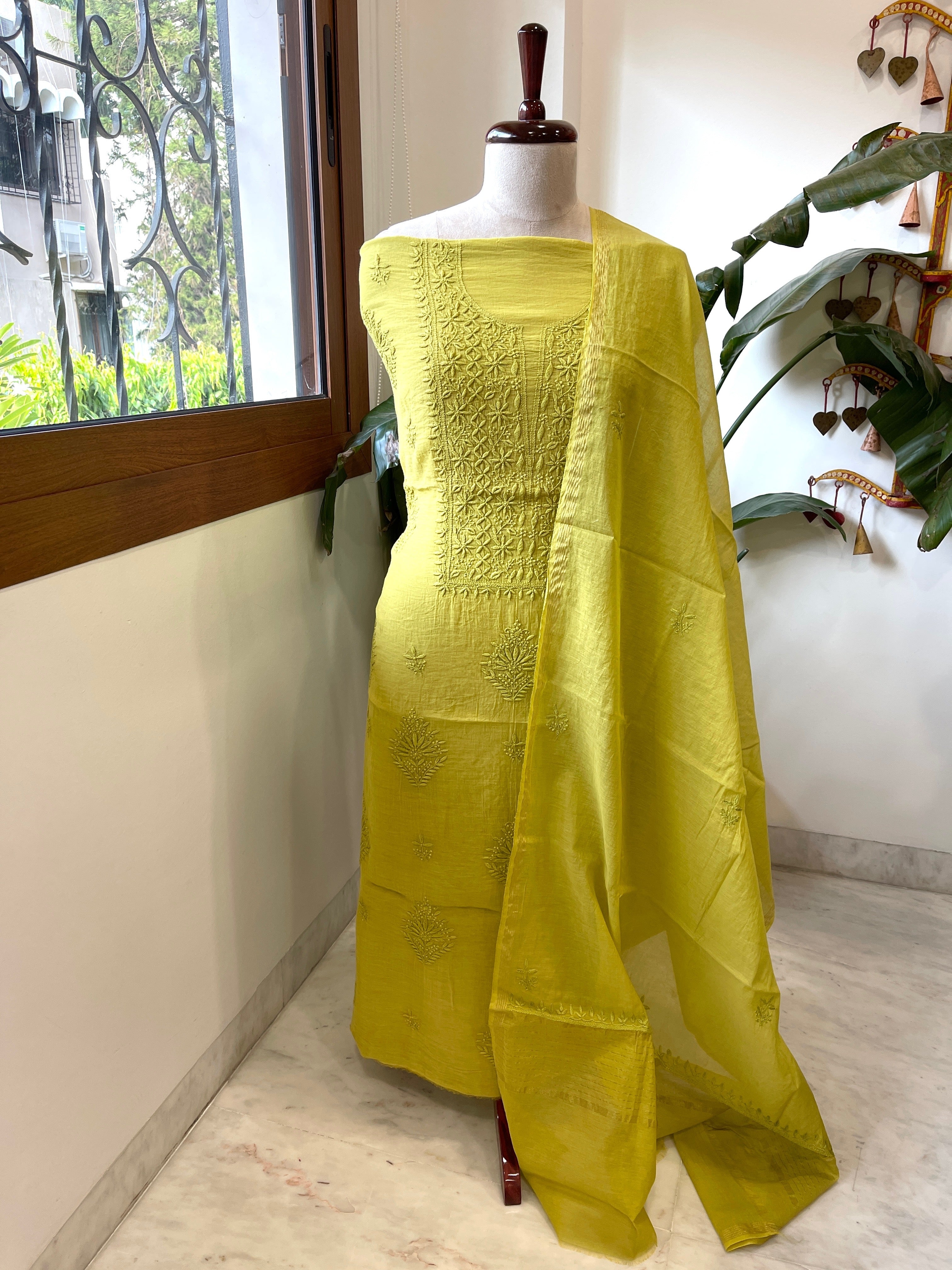 Green Suit Set with Lucknowi Handwork in Pure Mul Chanderi - Masakalee