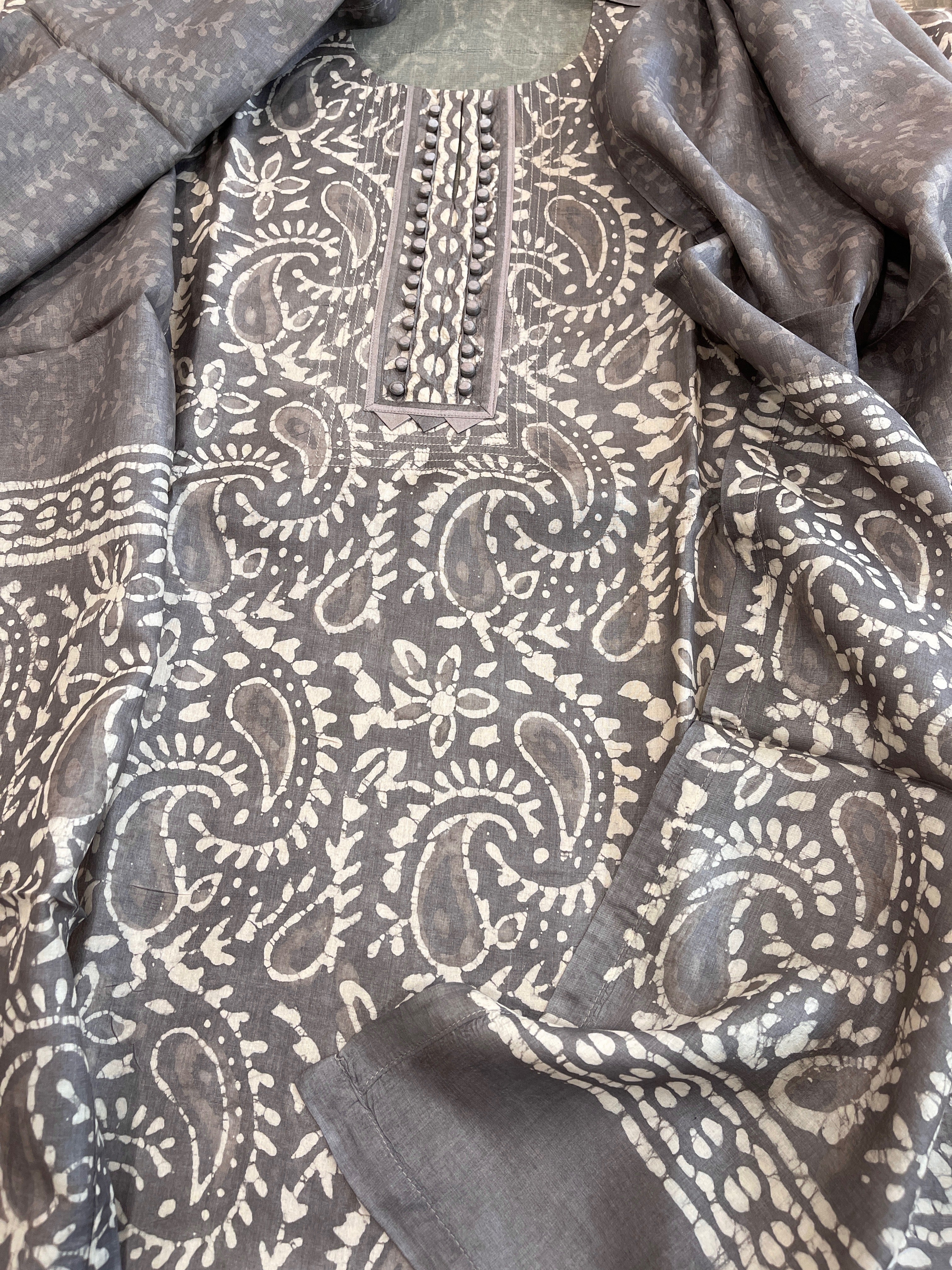Grey Dupatta Set (Kurta+Dupatta) with Handblock Print in Pure Tussar Silk - Masakalee
