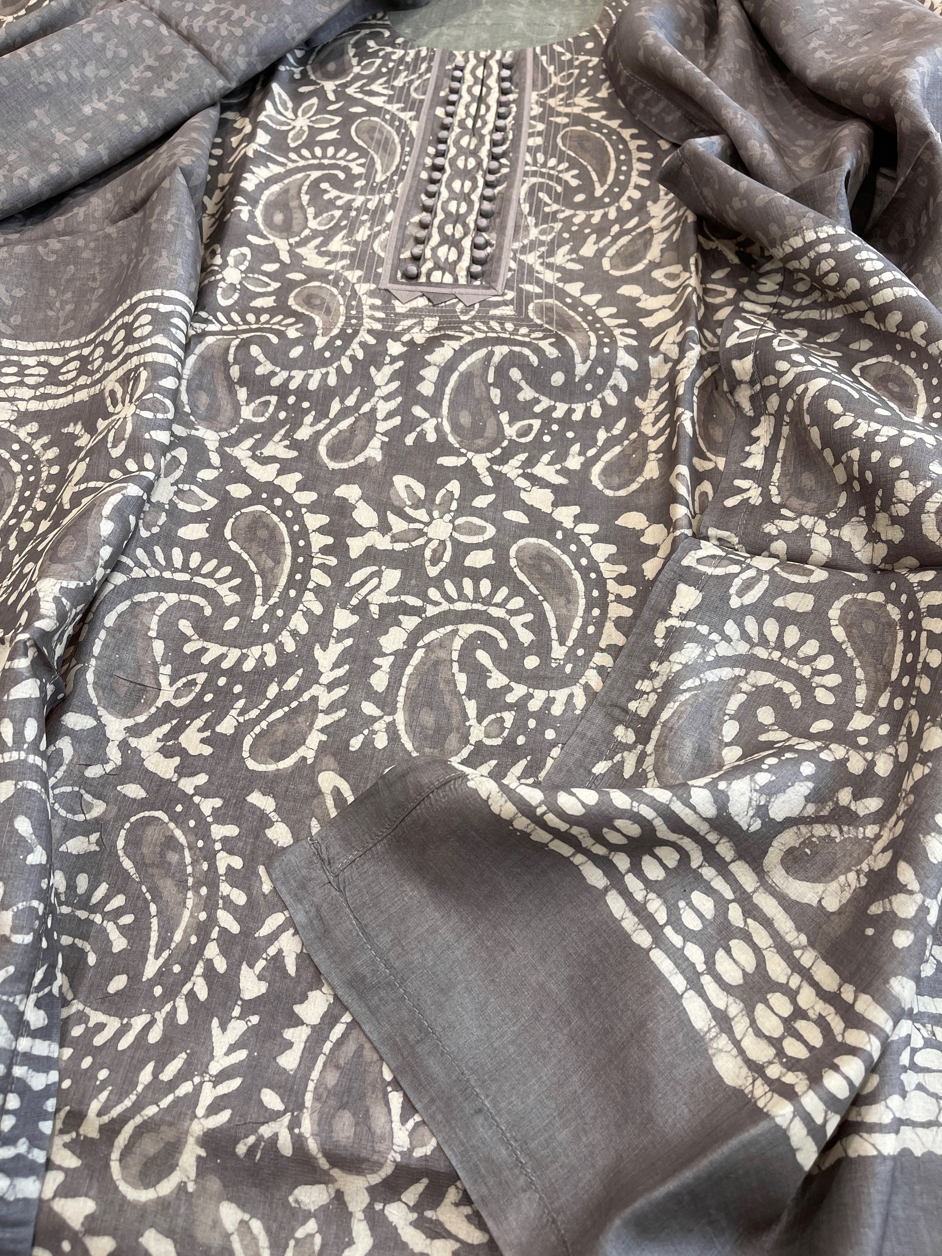 Grey Dupatta Set (Kurta+Dupatta) with Handblock Print in Pure Tussar Silk - Masakalee