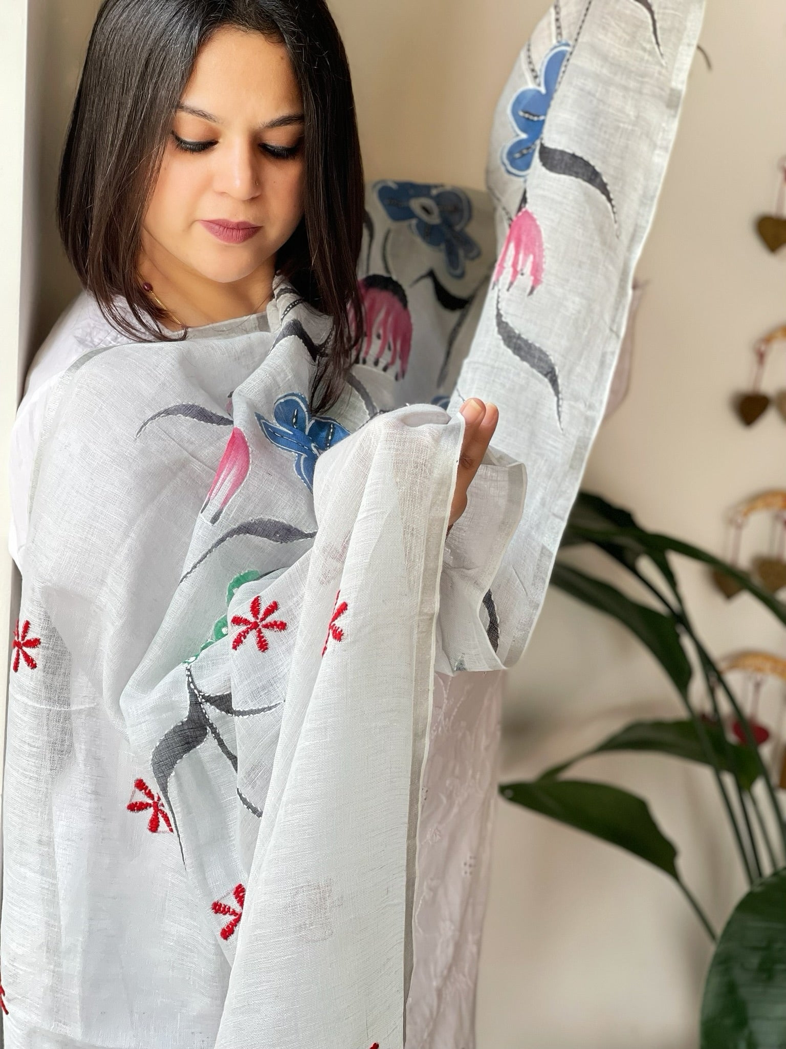 Grey Handpainted Dupatta with Kantha Stitch Handwork in Linen - Masakalee