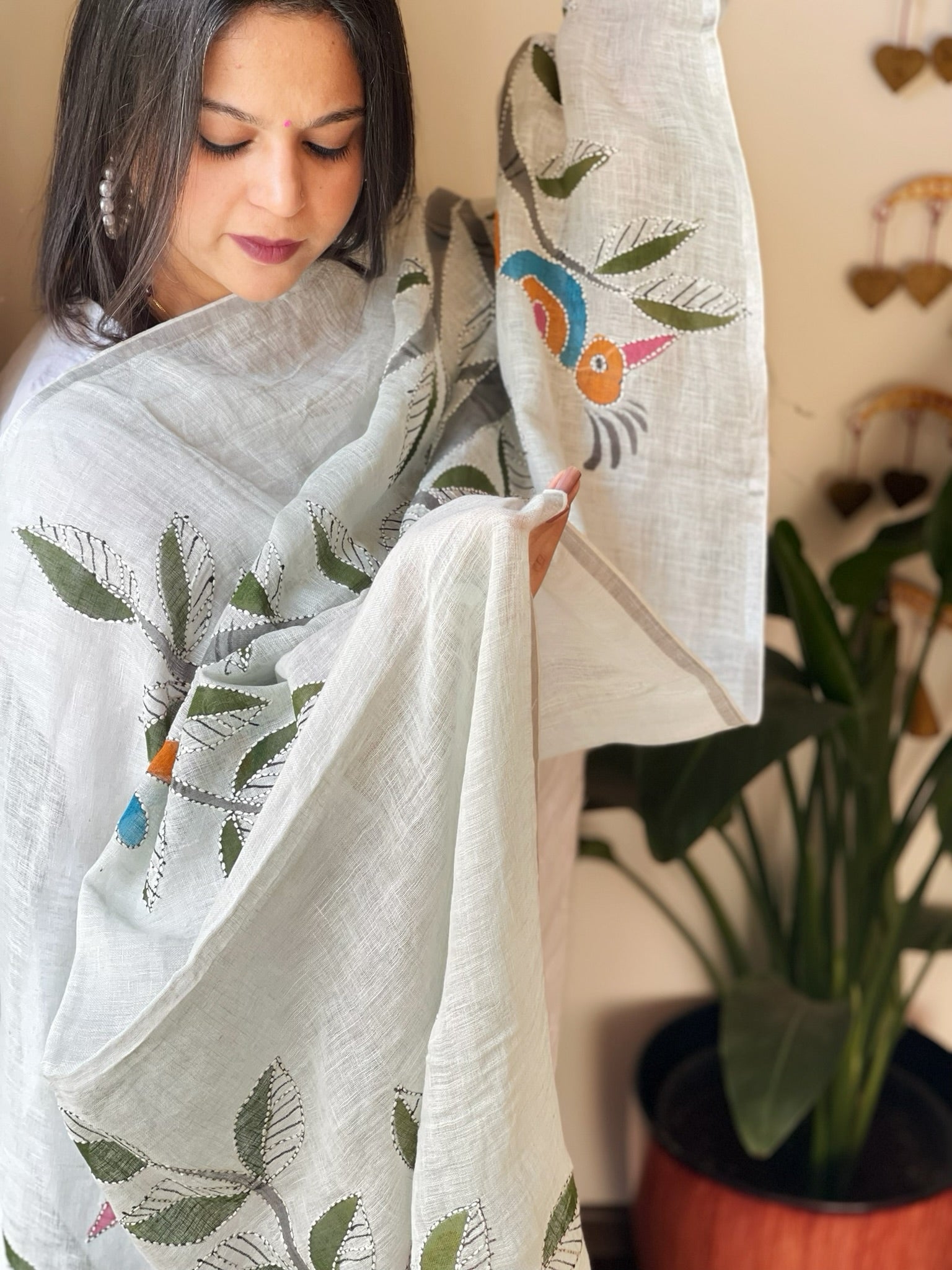 Grey Handpainted Dupatta with Kantha Stitch Handwork in Linen - Masakalee