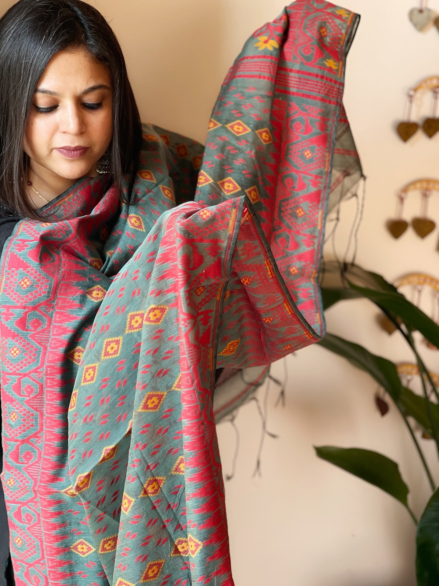 Grey Handwoven Jamdani Dupatta in Pure Muslin - Chanderi - Masakalee