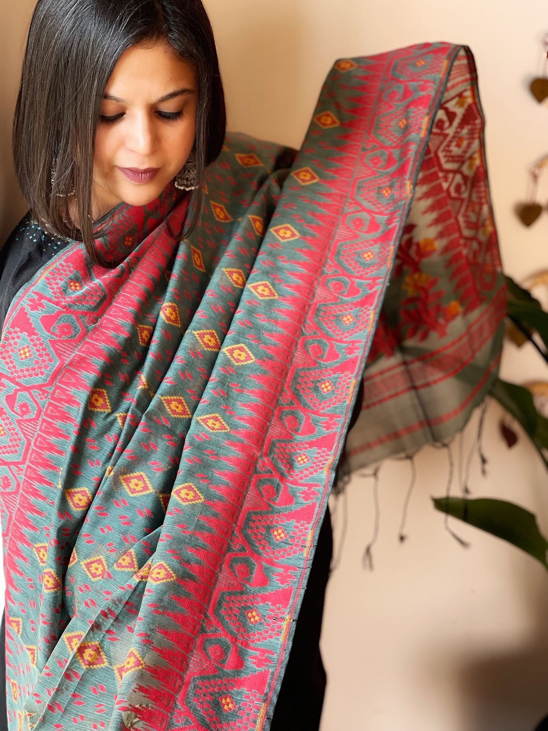 Grey Handwoven Jamdani Dupatta in Pure Muslin - Chanderi - Masakalee