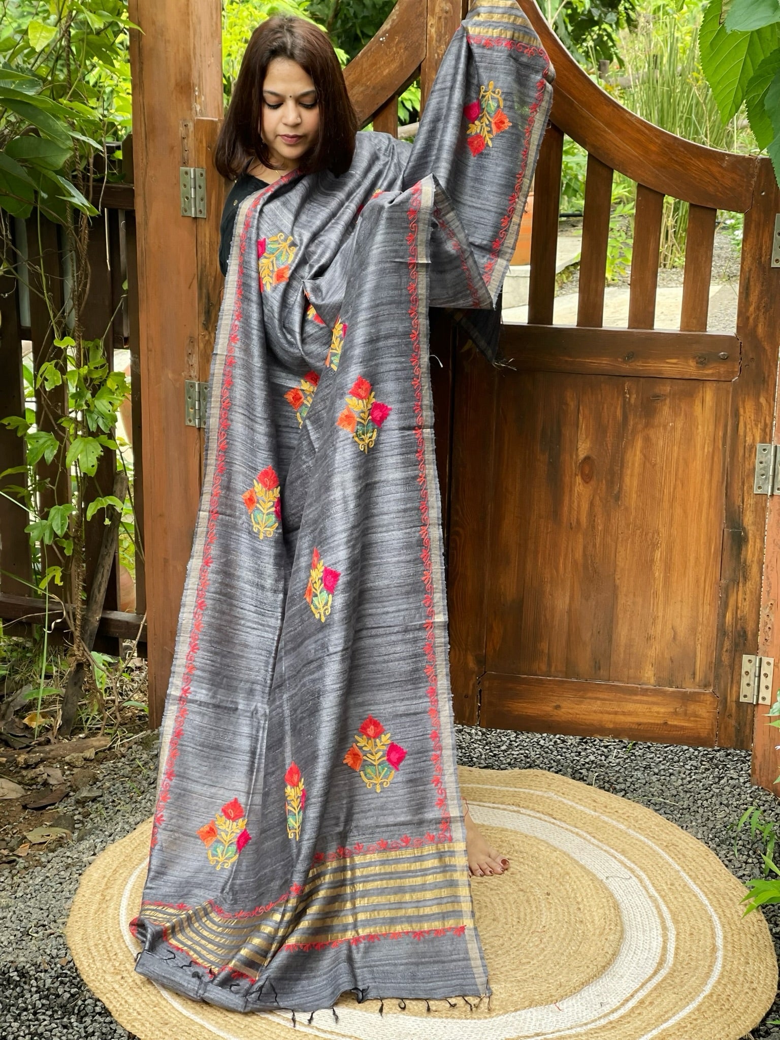 Grey Kashmiri Aari Embroidered Dupatta in Geecha Silk - Masakalee