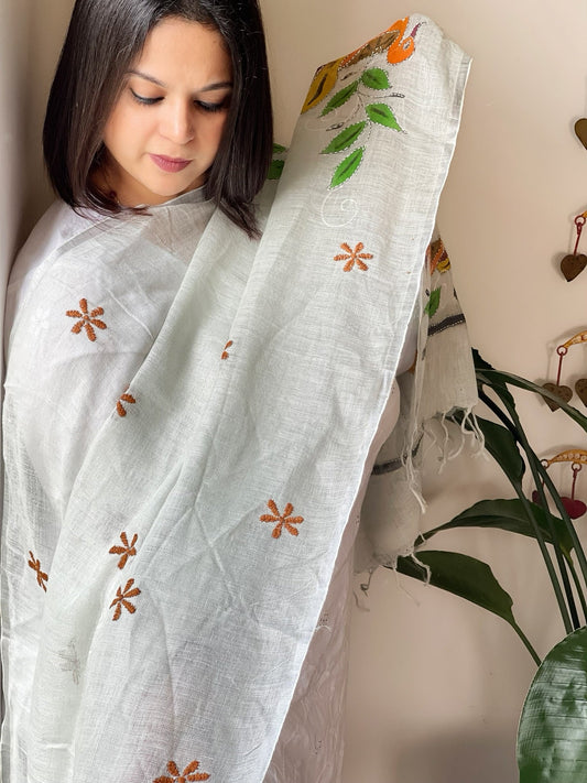 Greyish Green Handpainted Dupatta with Kantha Stitch Handwork in Linen - Masakalee