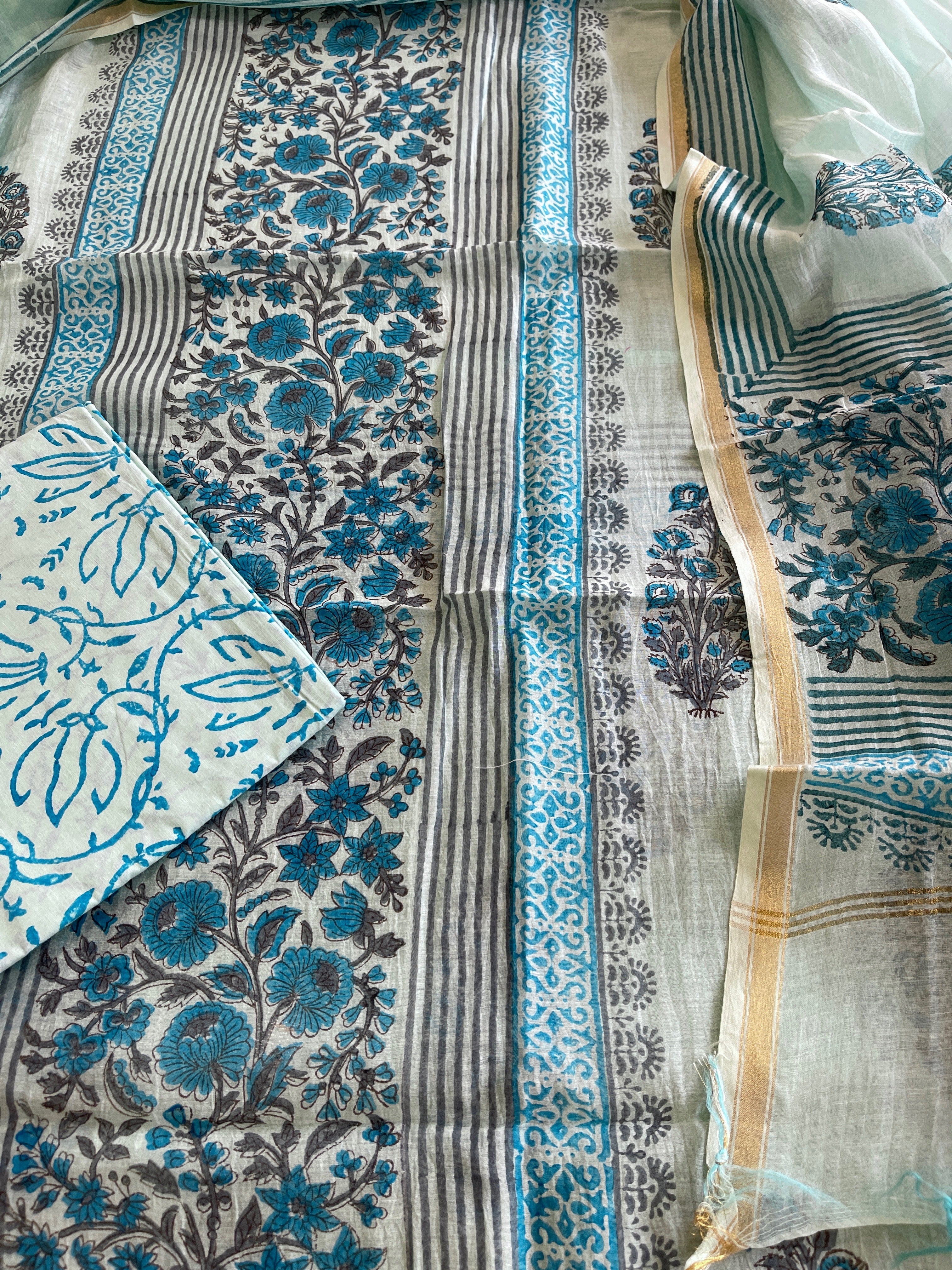 Handblock Printed Suit Set in Mul Cotton - Masakalee