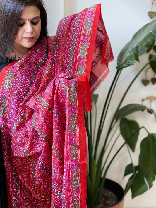 Handmade Kantha Dupatta in Silk - Masakalee