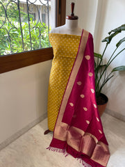 Handwoven Banarasi Suit Set in Pure Silk - Masakalee