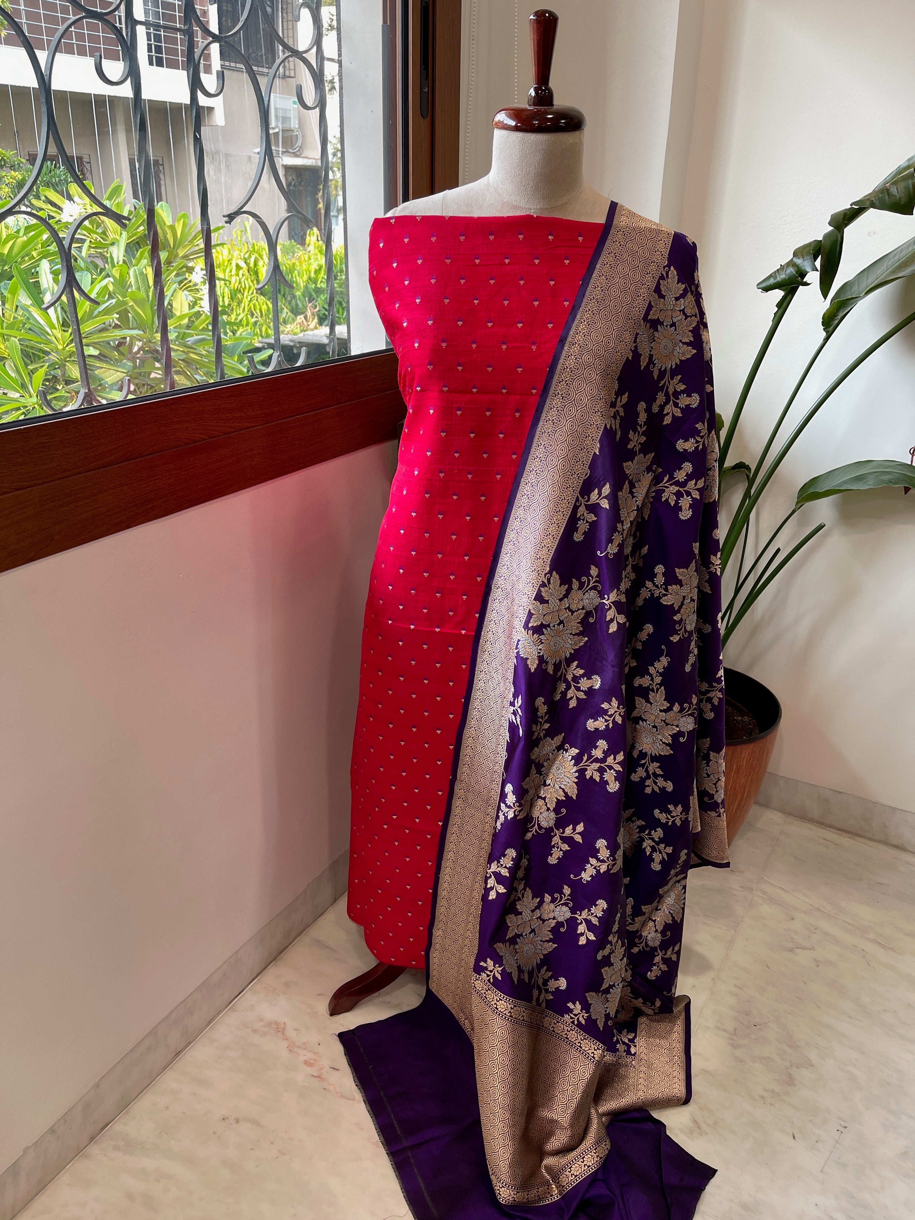Handwoven Banarasi Suit Set in Pure Silk - Masakalee