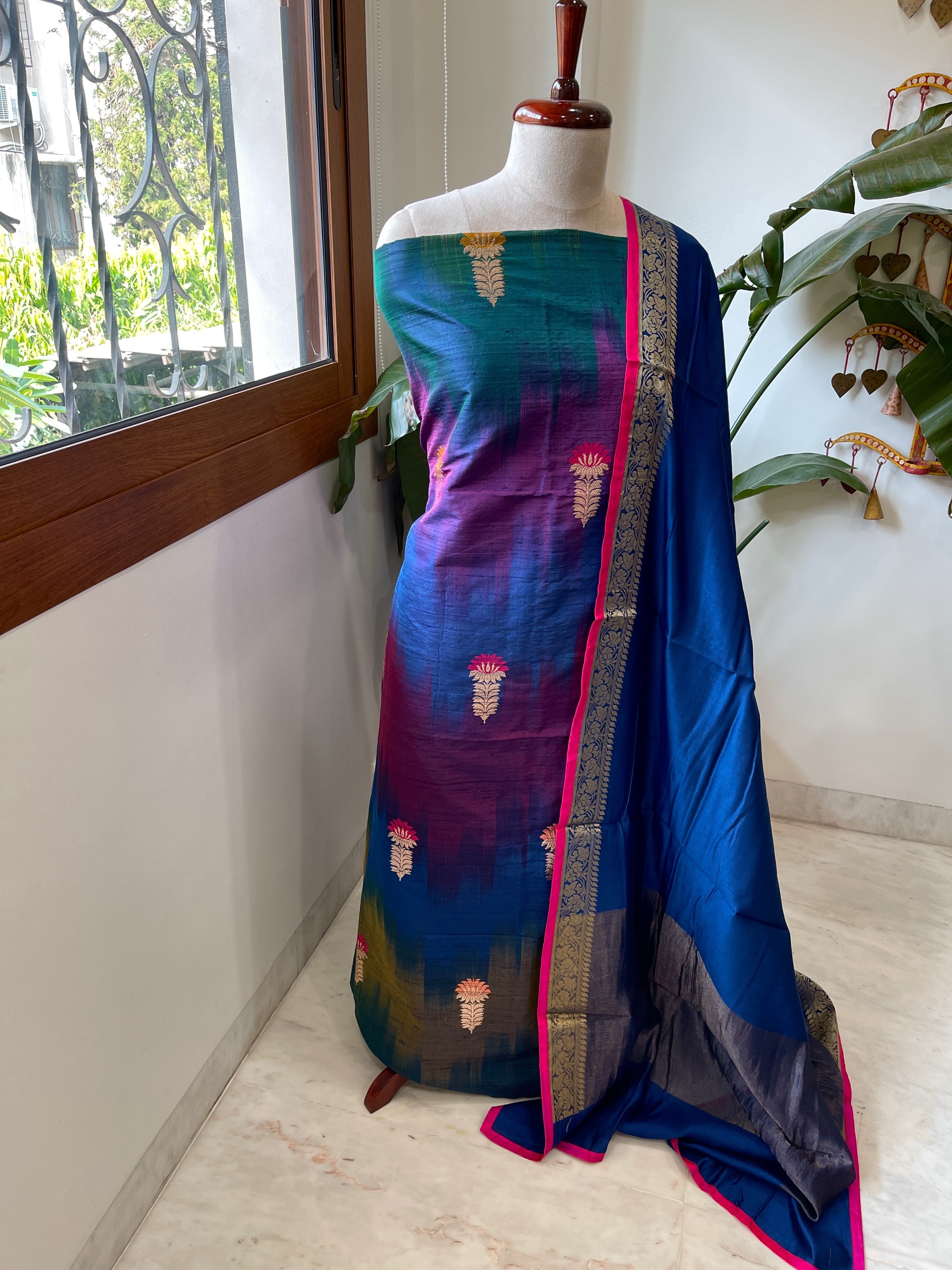 Handwoven Banarasi Suit Set in Pure Silk - Masakalee
