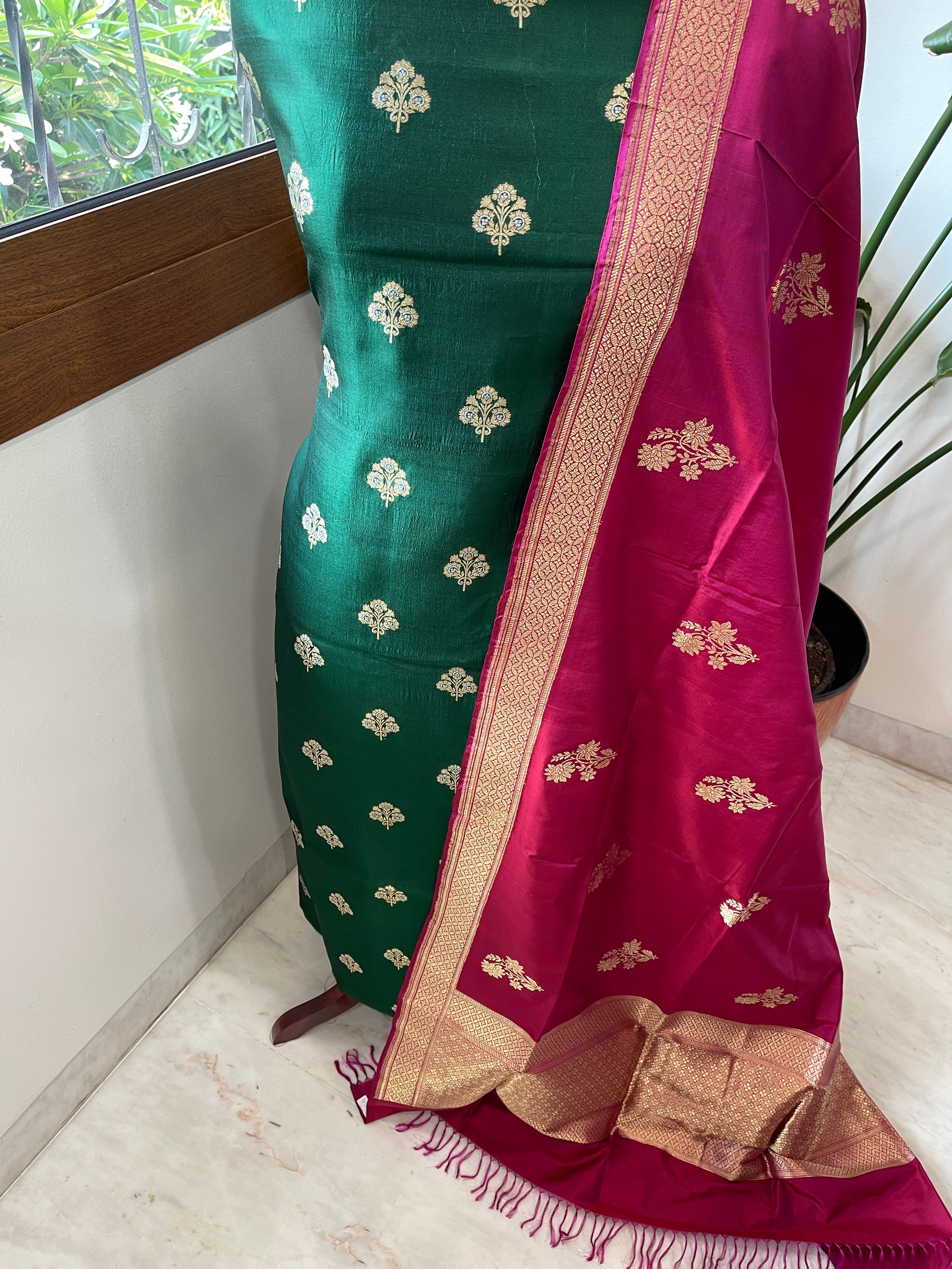 Handwoven Banarasi Suit Set in Pure Silk - Masakalee