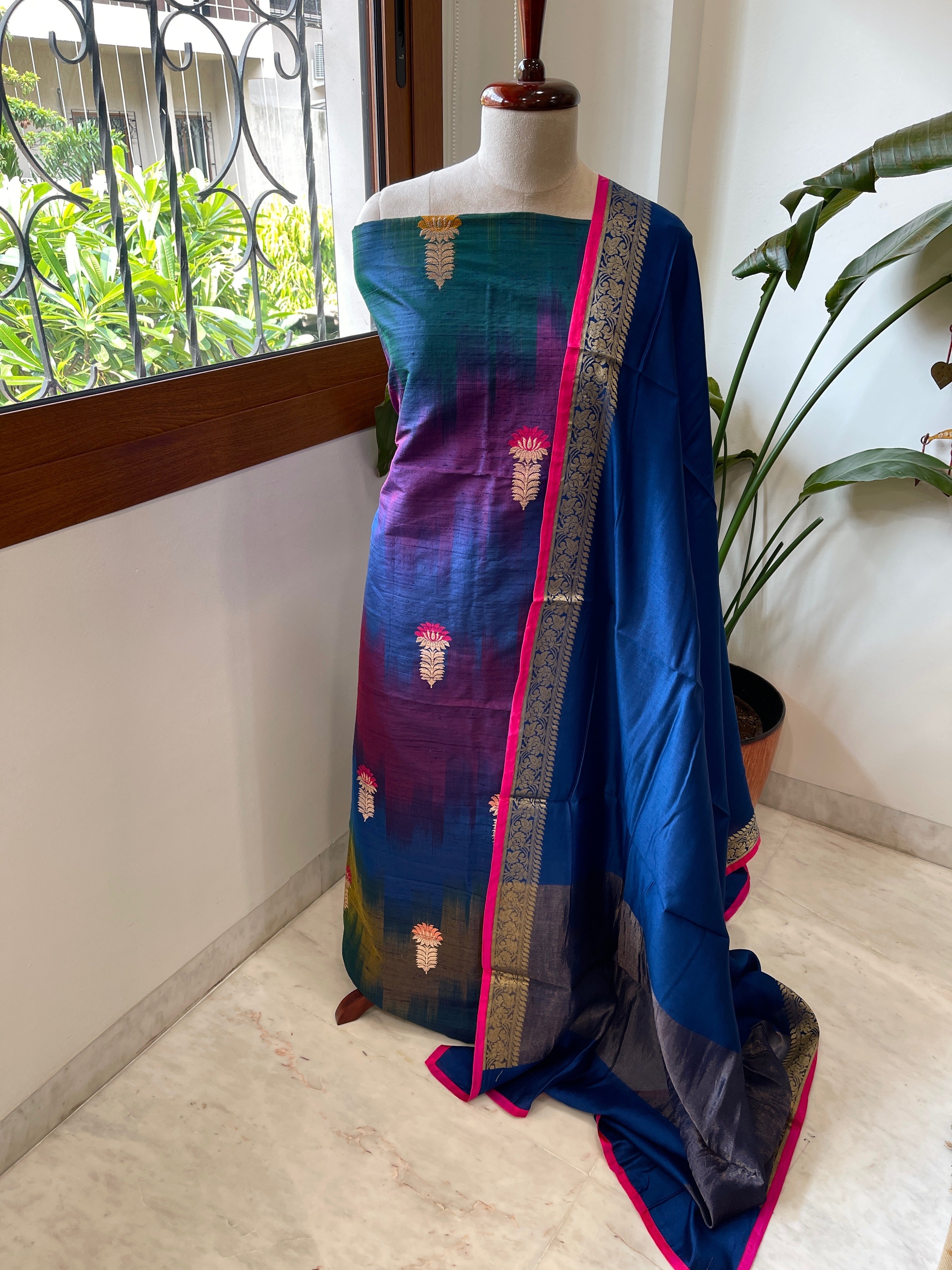 Handwoven Banarasi Suit Set in Pure Silk - Masakalee
