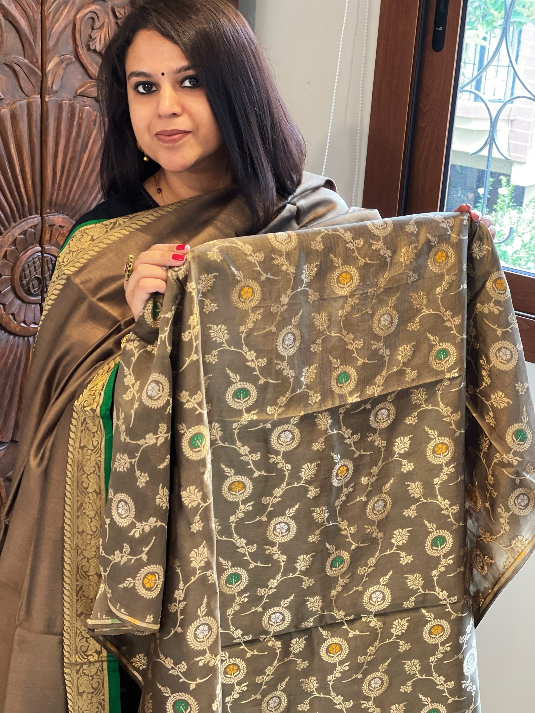 Handwoven Banarasi Suit Set in Pure Silk - Masakalee
