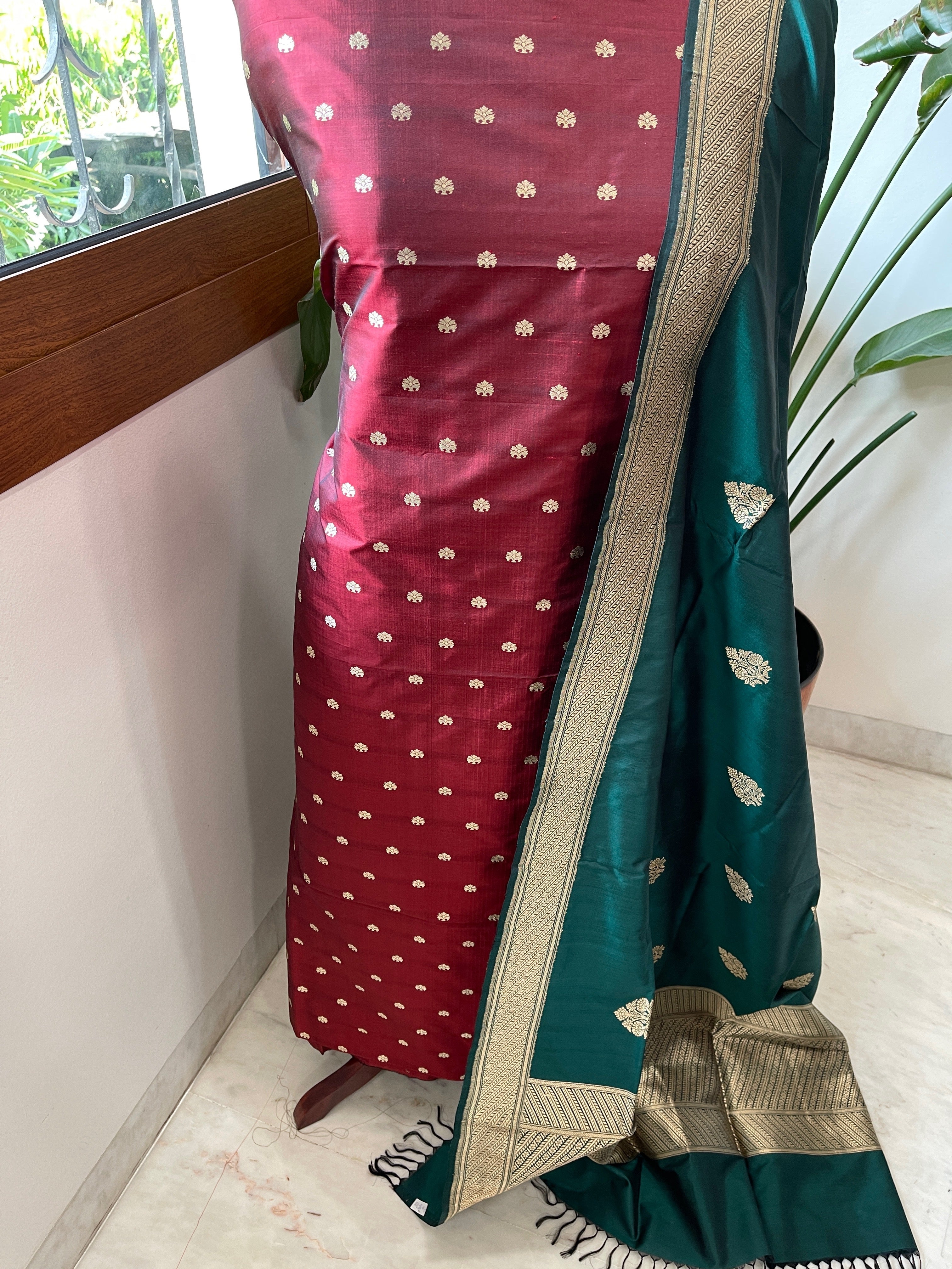 Handwoven Banarasi Suit Set in Pure Silk - Masakalee
