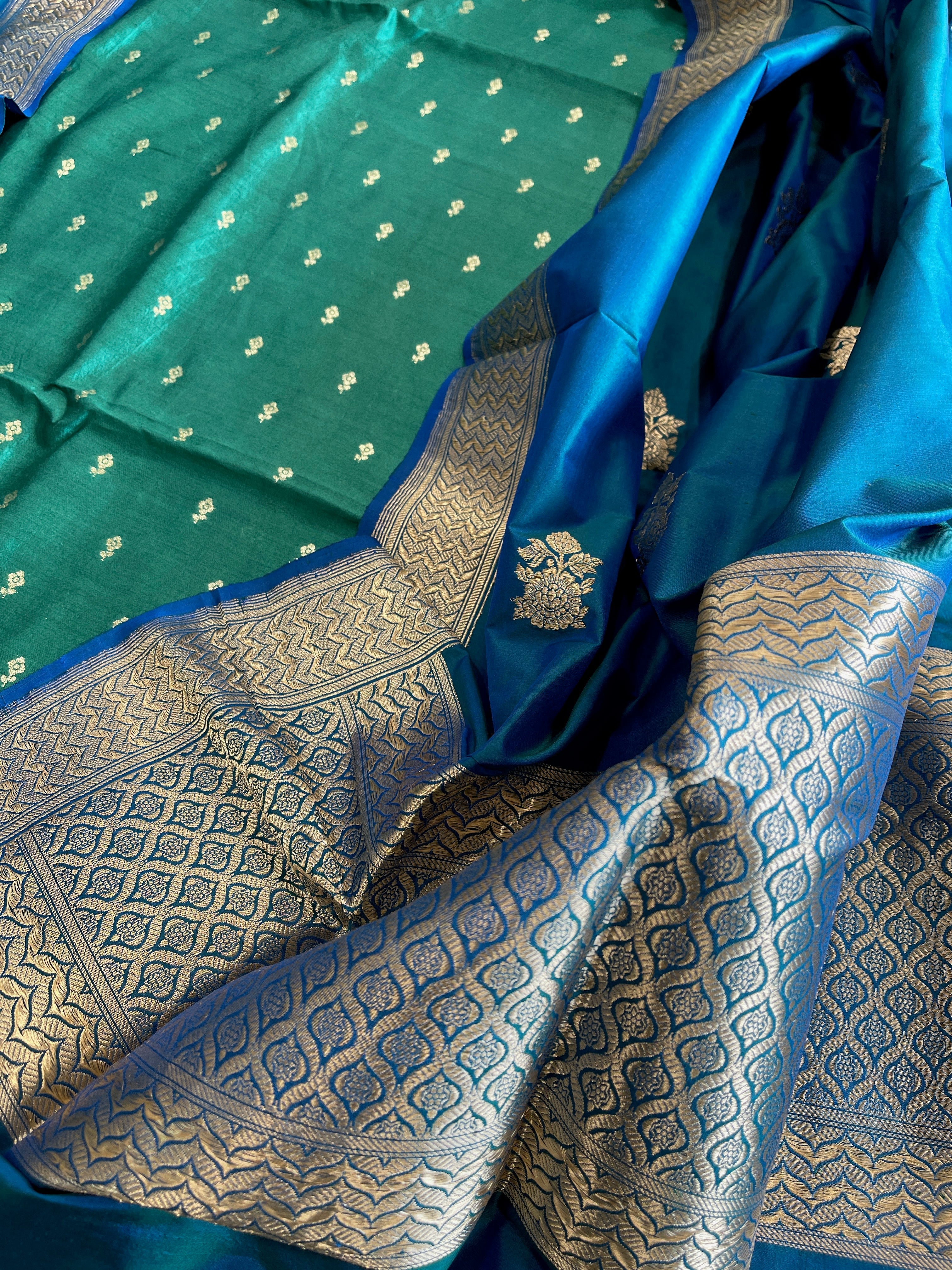 Handwoven Banarasi Suit Set in Pure Silk - Masakalee