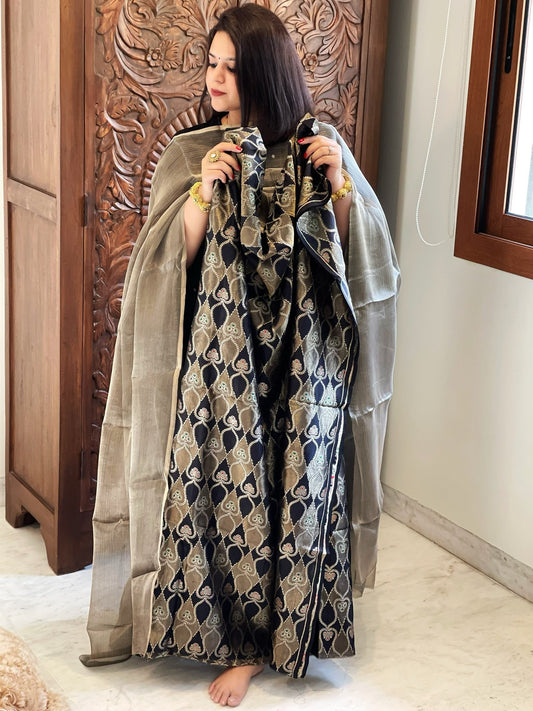 Handwoven Banarasi Suit Set in Pure Silk - Masakalee