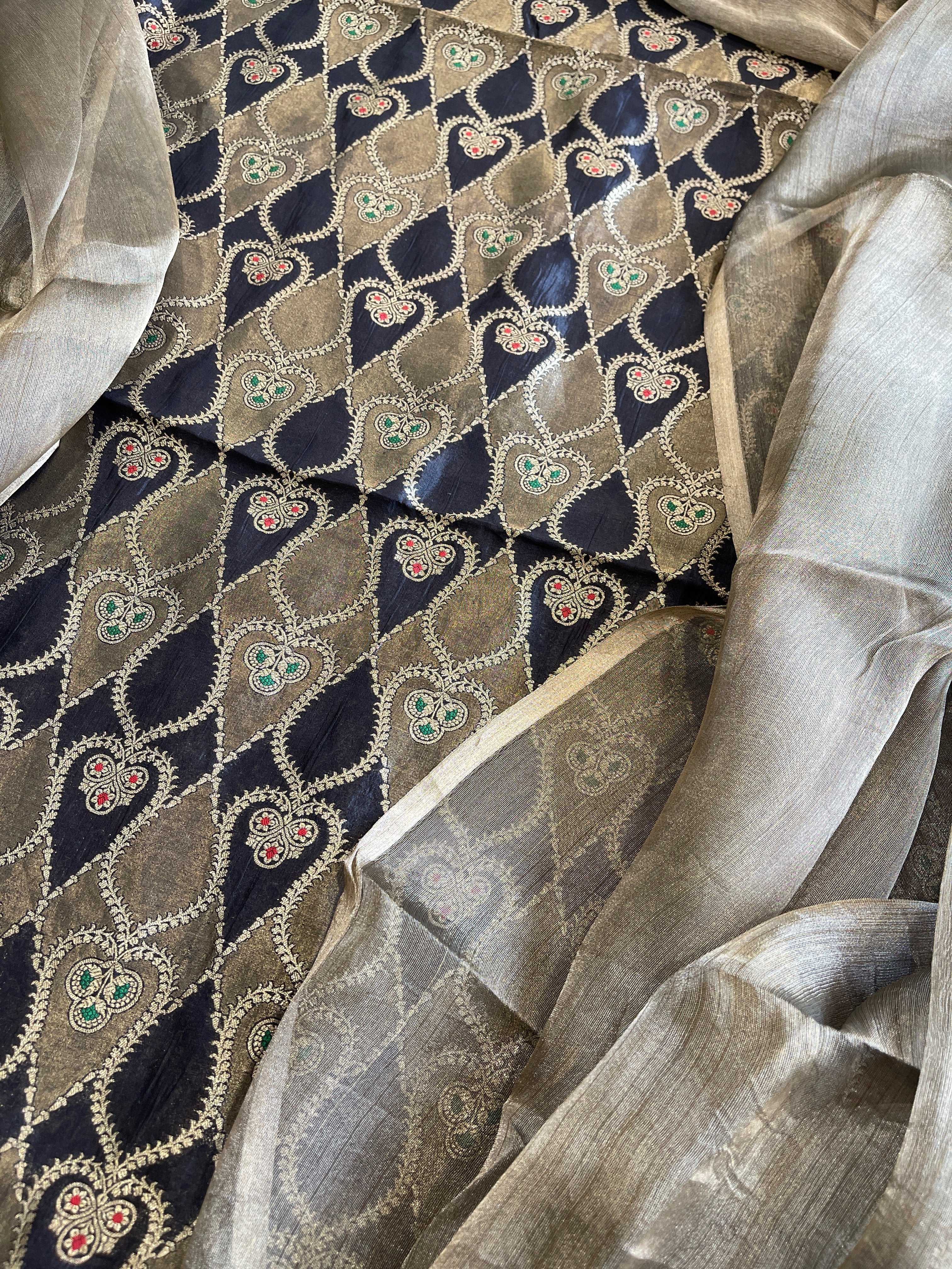 Handwoven Banarasi Suit Set in Pure Silk - Masakalee