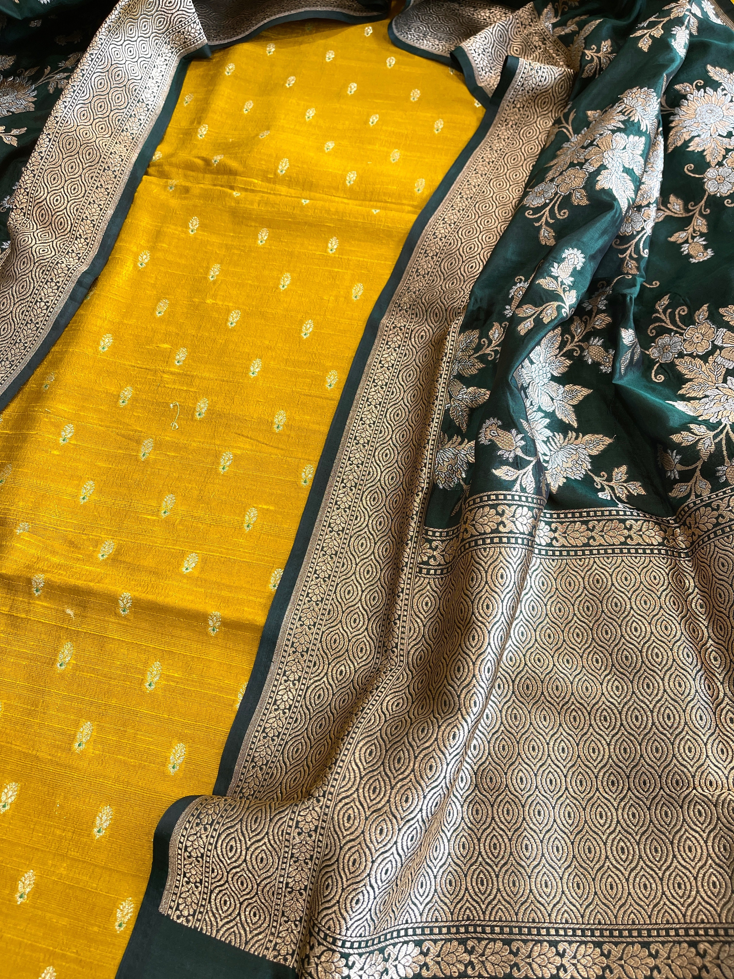 Handwoven Banarasi Suit Set in Pure Silk - Masakalee