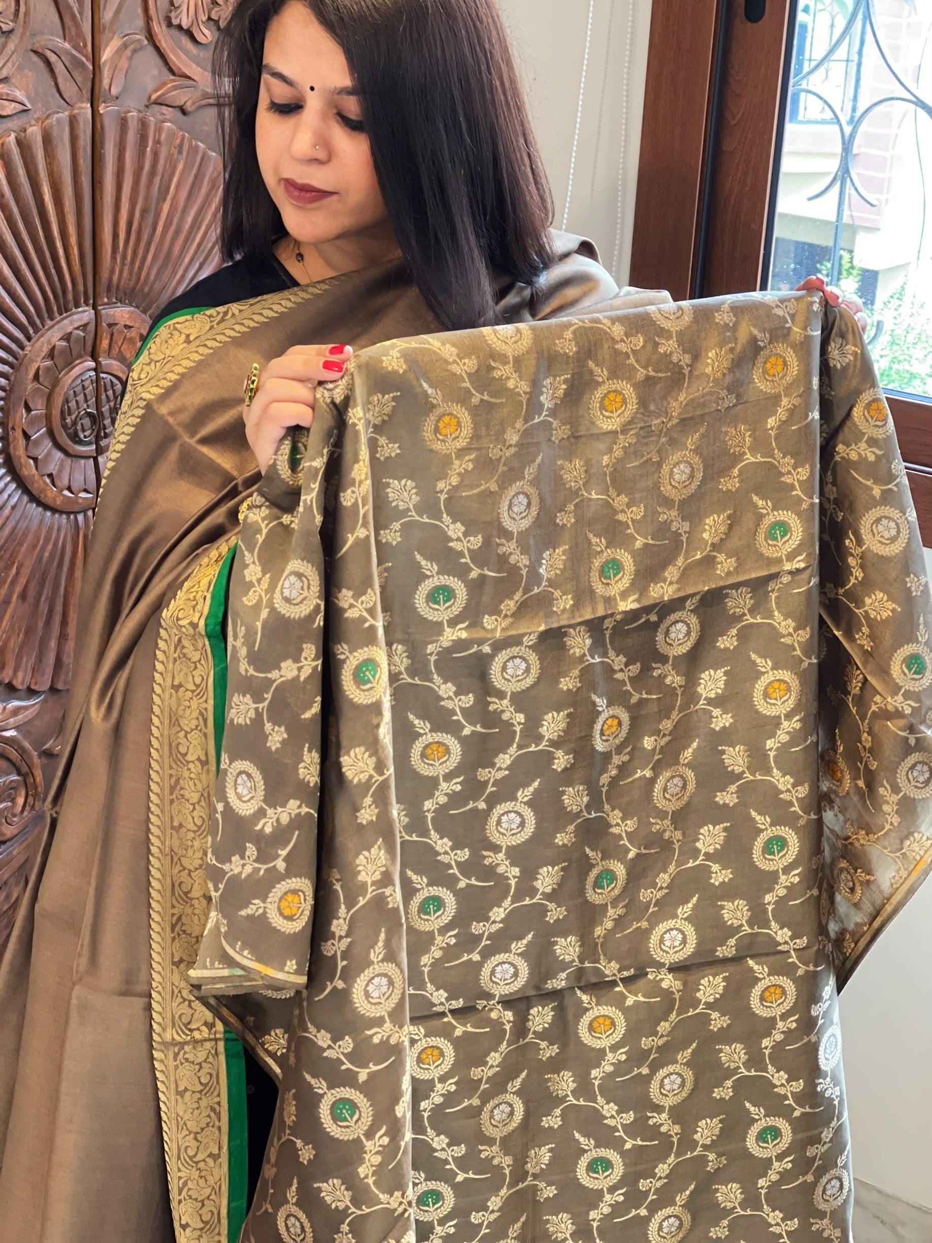 Handwoven Banarasi Suit Set in Pure Silk - Masakalee