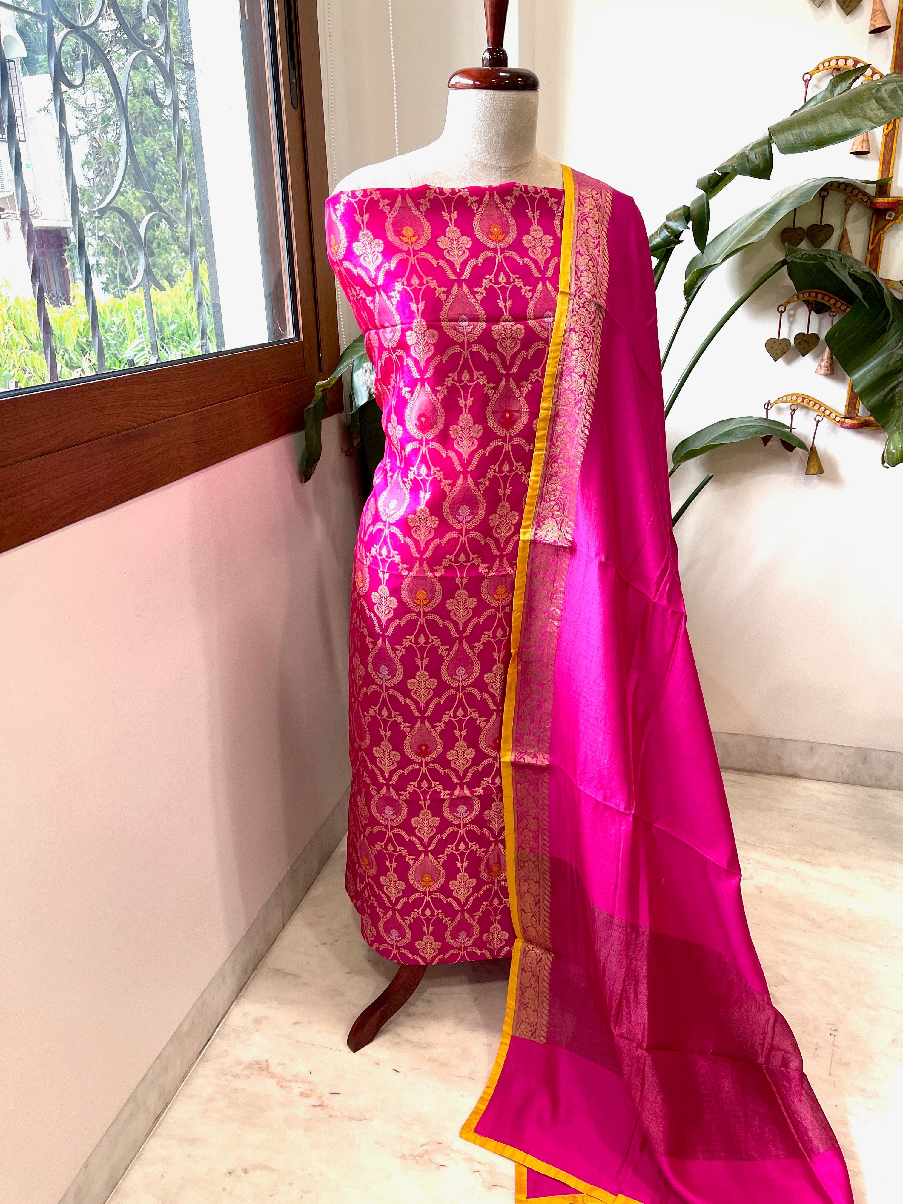 Handwoven Banarasi Suit Set in Pure Silk - Masakalee