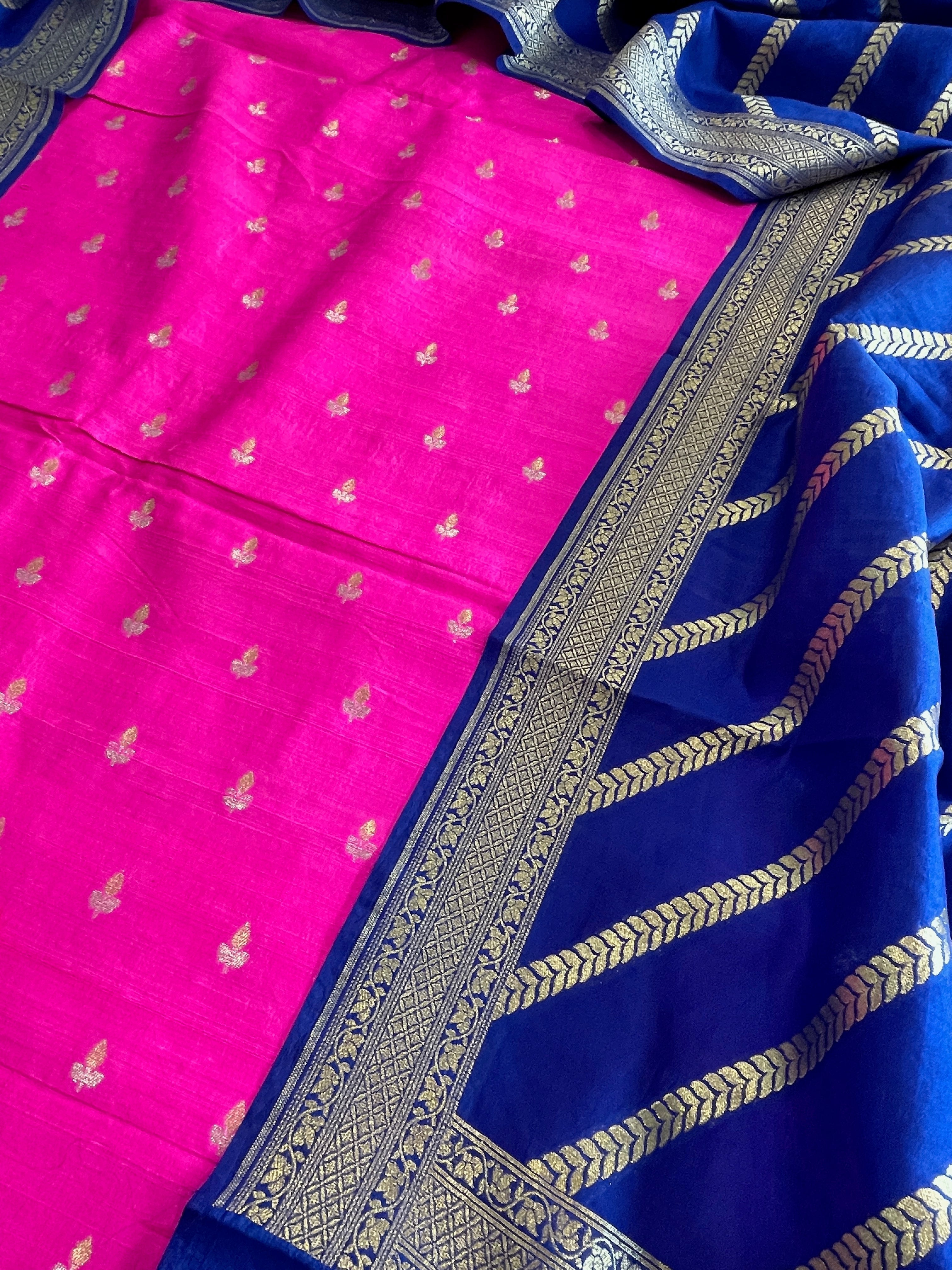 Handwoven Banarasi Suit Set in Pure Silk - Masakalee