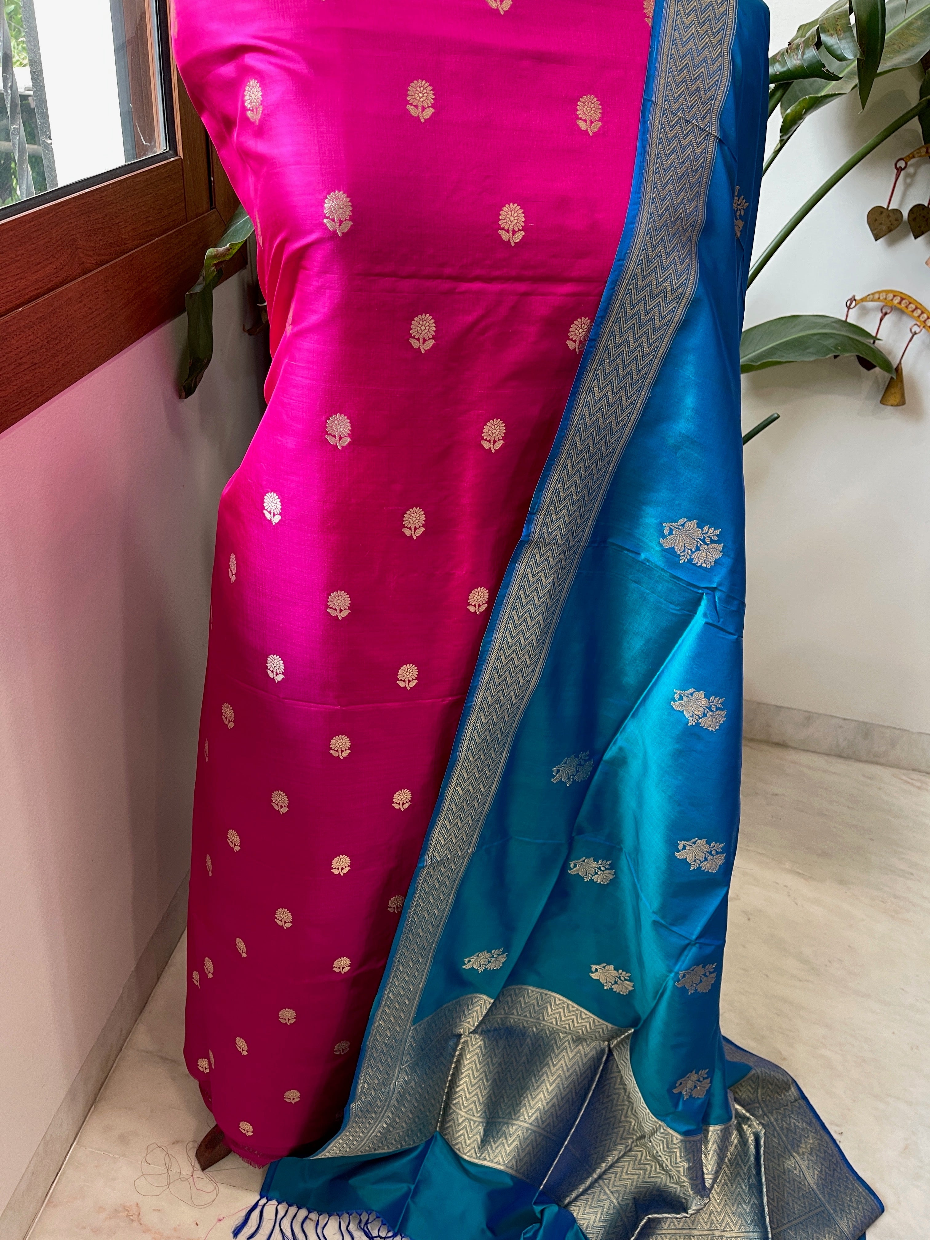 Handwoven Banarasi Suit Set in Pure Silk - Masakalee