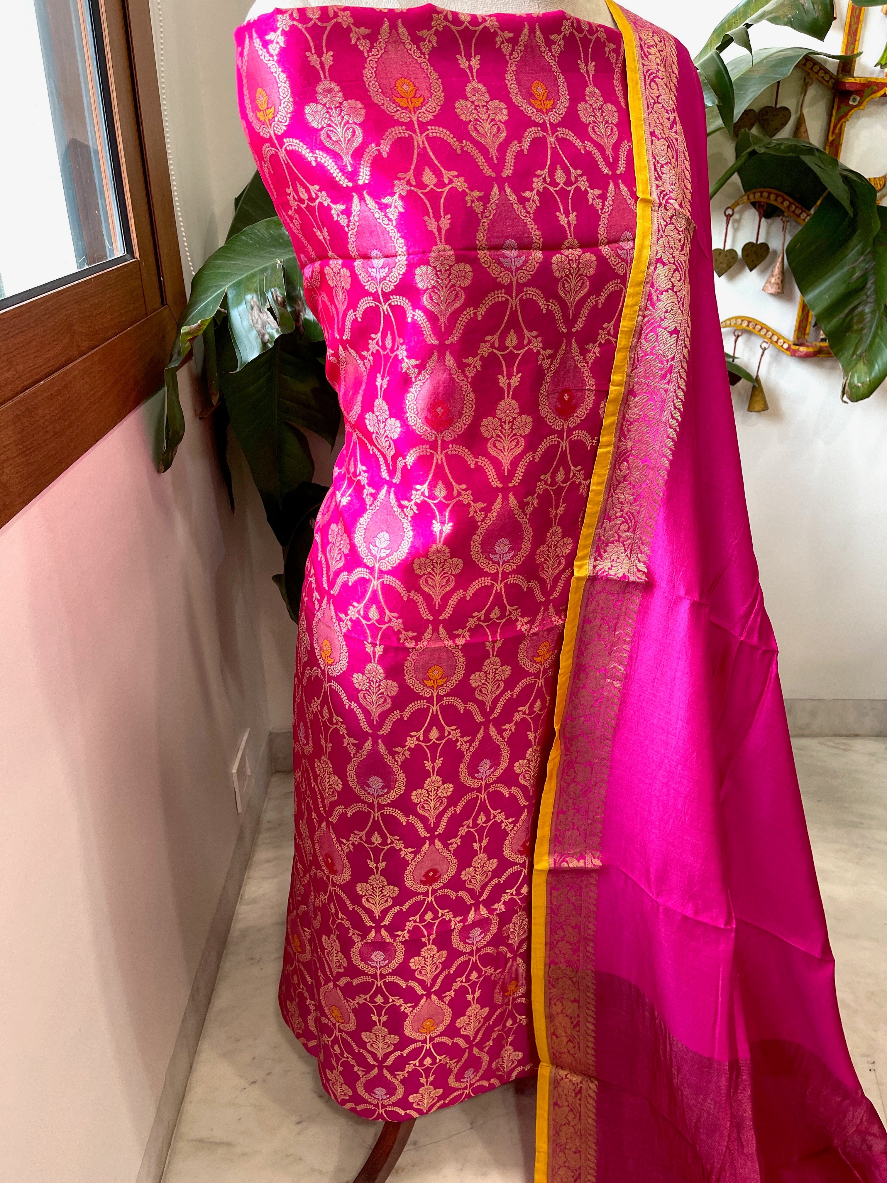 Handwoven Banarasi Suit Set in Pure Silk - Masakalee