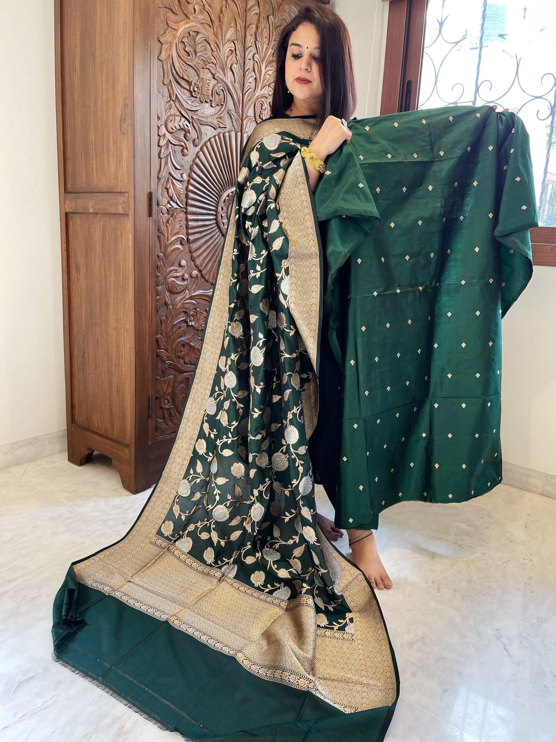 Handwoven Banarasi Suit Set in Pure Silk - Masakalee