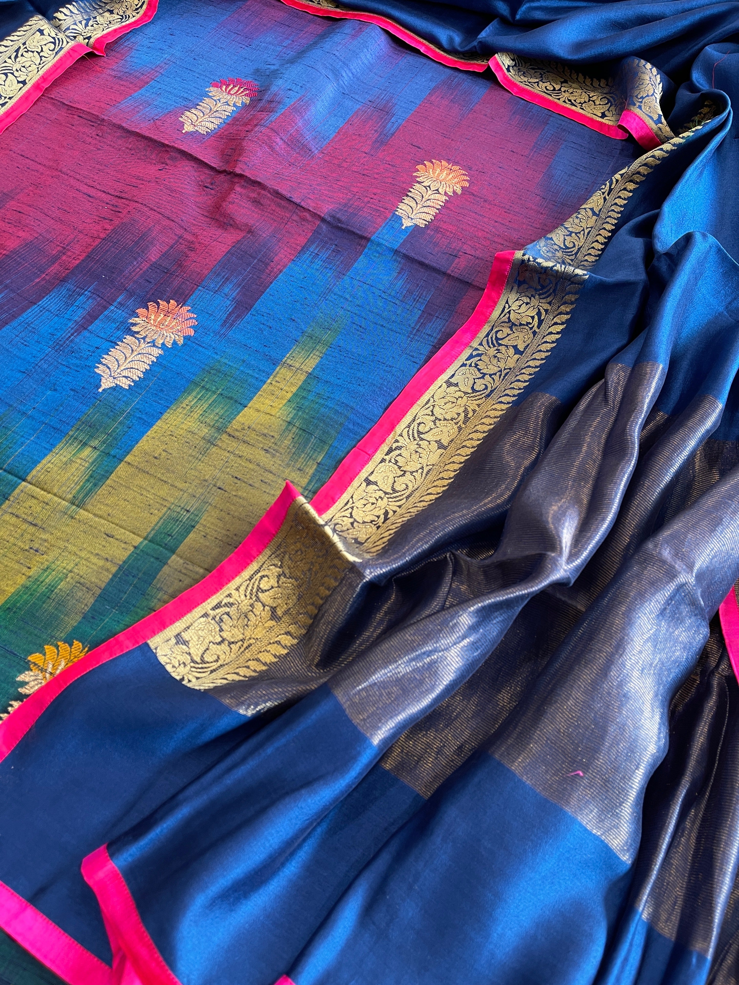 Handwoven Banarasi Suit Set in Pure Silk - Masakalee