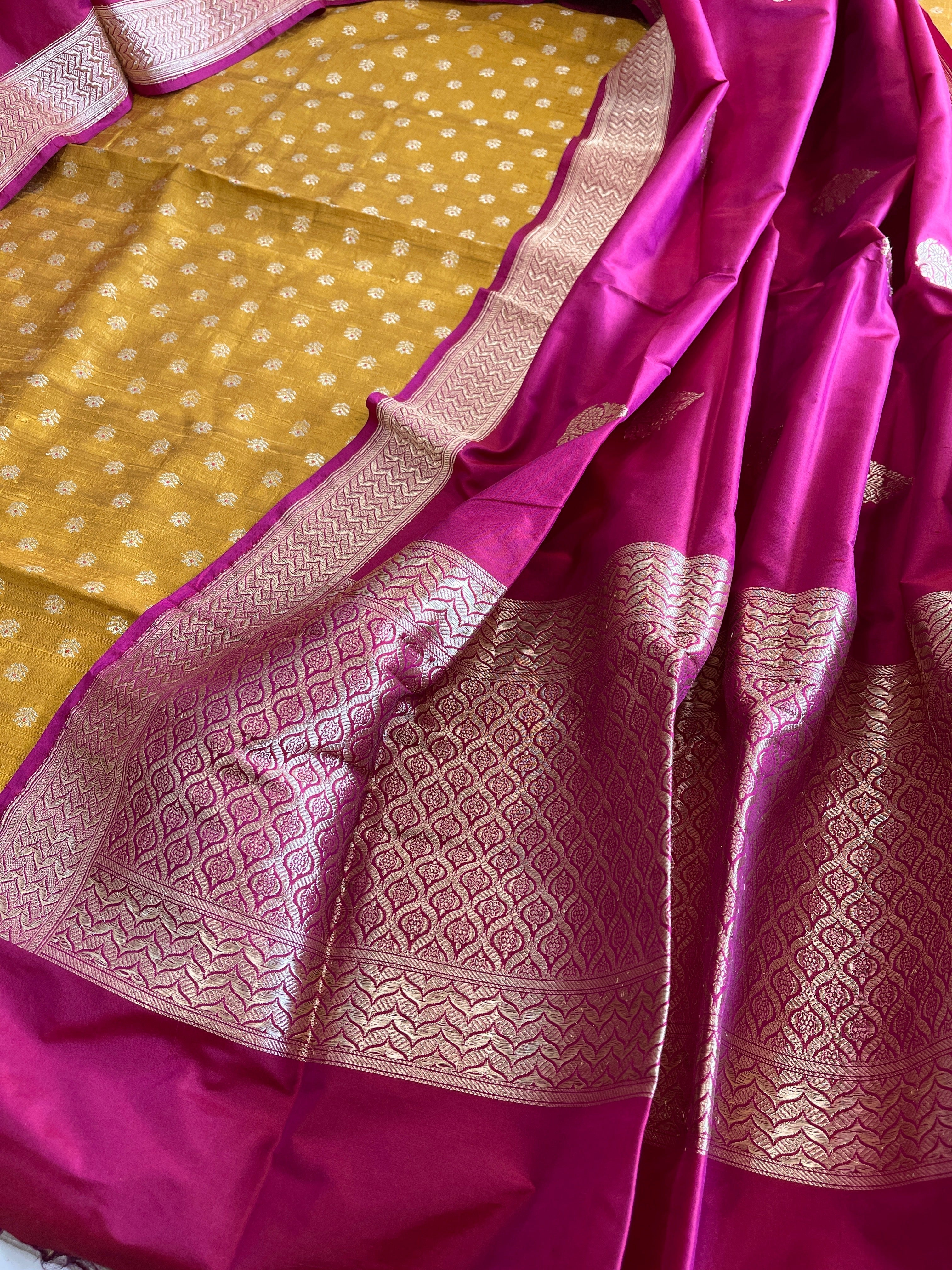 Handwoven Banarasi Suit Set in Pure Silk - Masakalee
