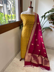 Handwoven Banarasi Suit Set in Pure Silk - Masakalee
