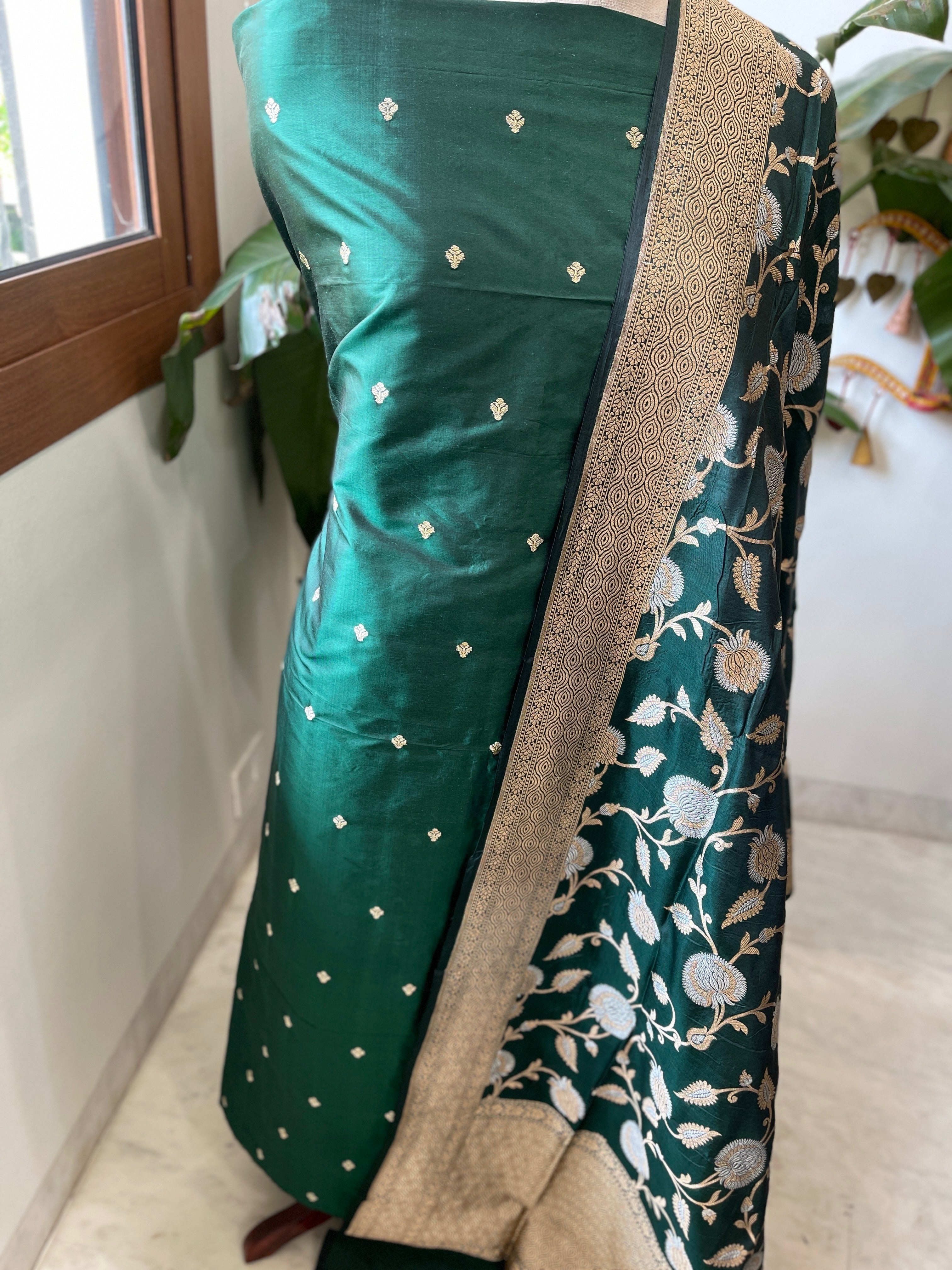 Handwoven Banarasi Suit Set in Pure Silk - Masakalee