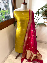 Handwoven Banarasi Suit Set in Pure Silk - Masakalee