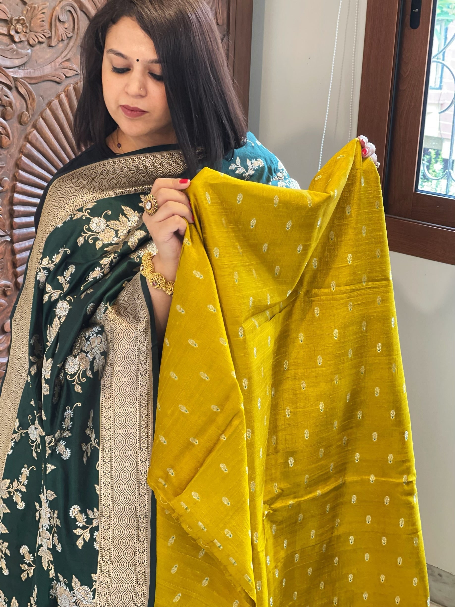Handwoven Banarasi Suit Set in Pure Silk - Masakalee