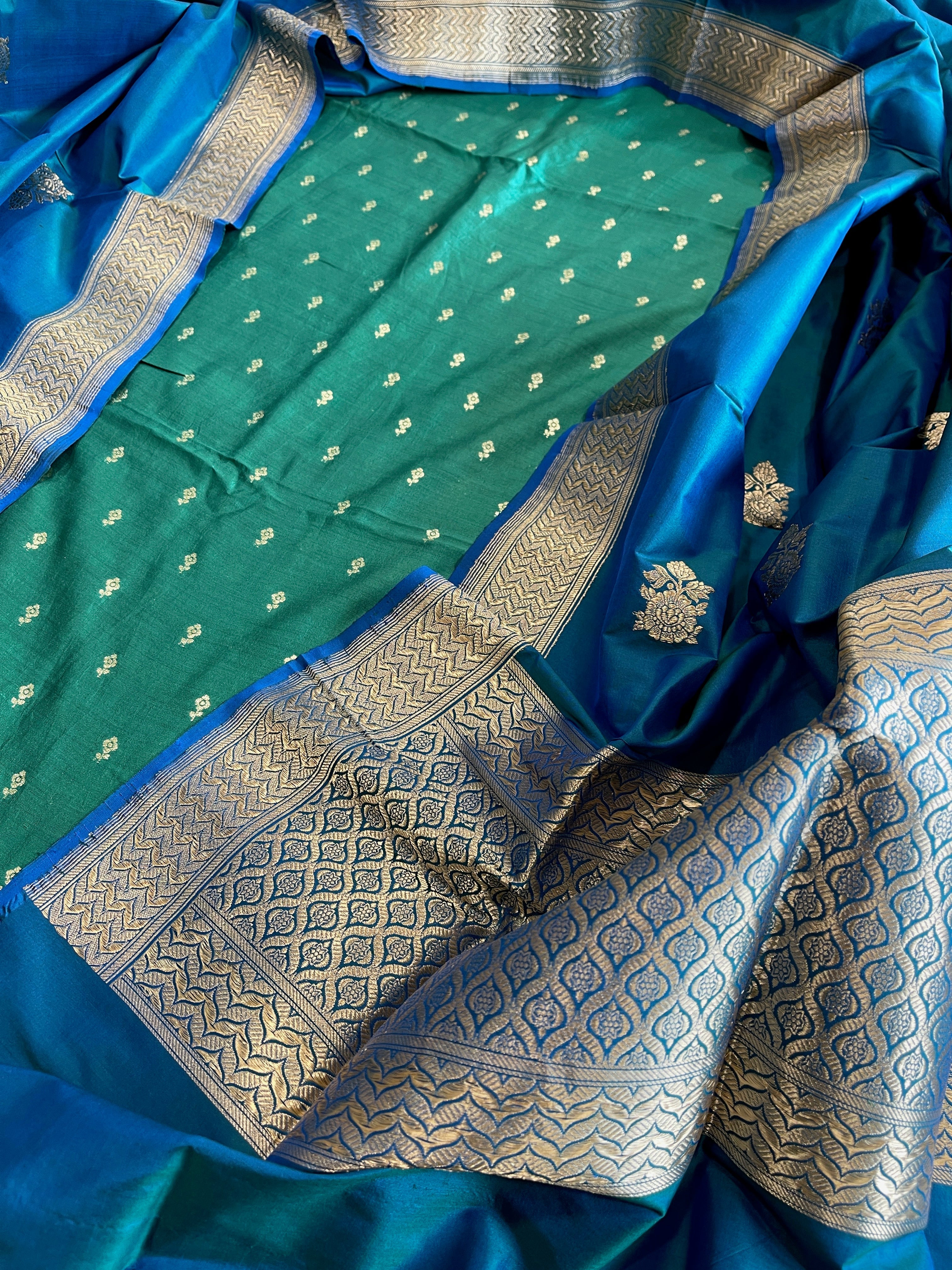 Handwoven Banarasi Suit Set in Pure Silk - Masakalee