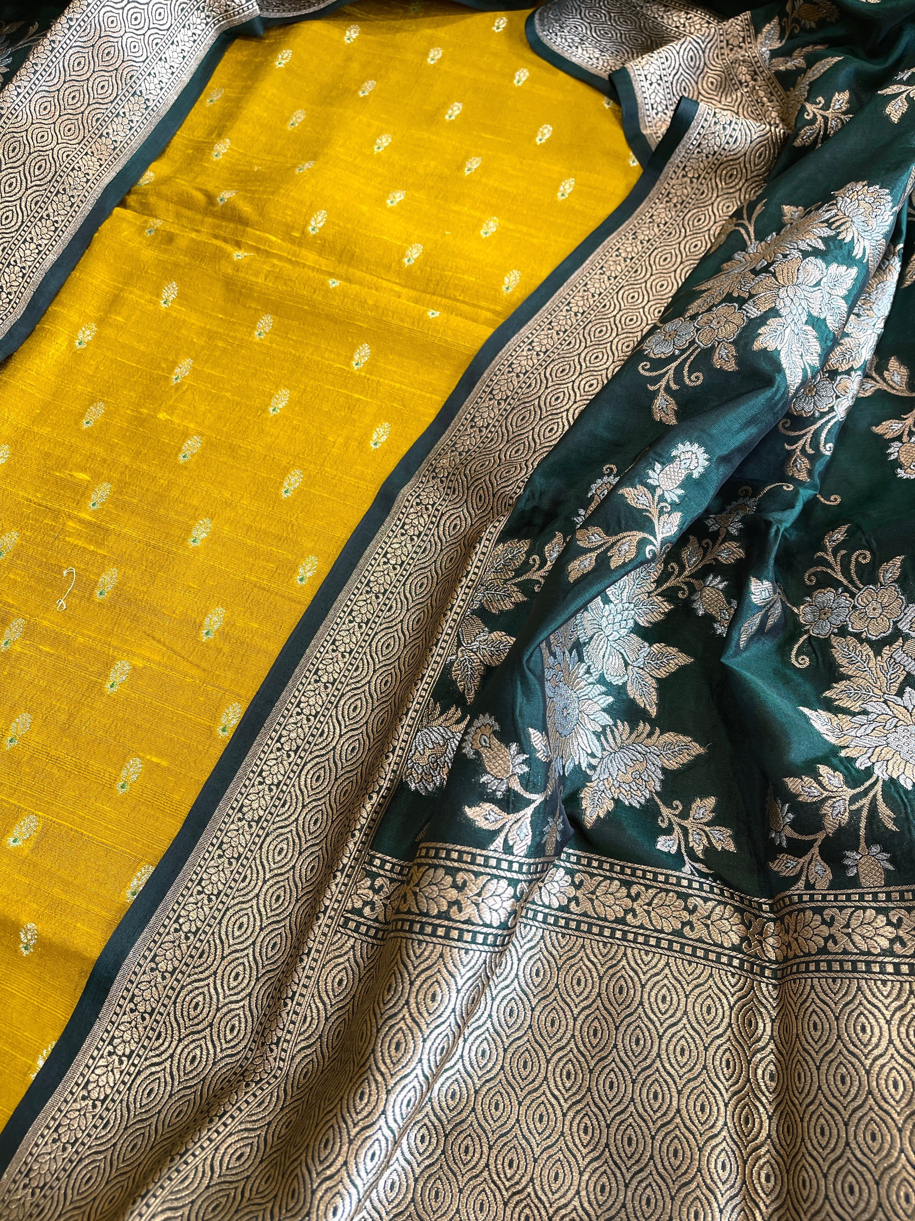 Handwoven Banarasi Suit Set in Pure Silk - Masakalee