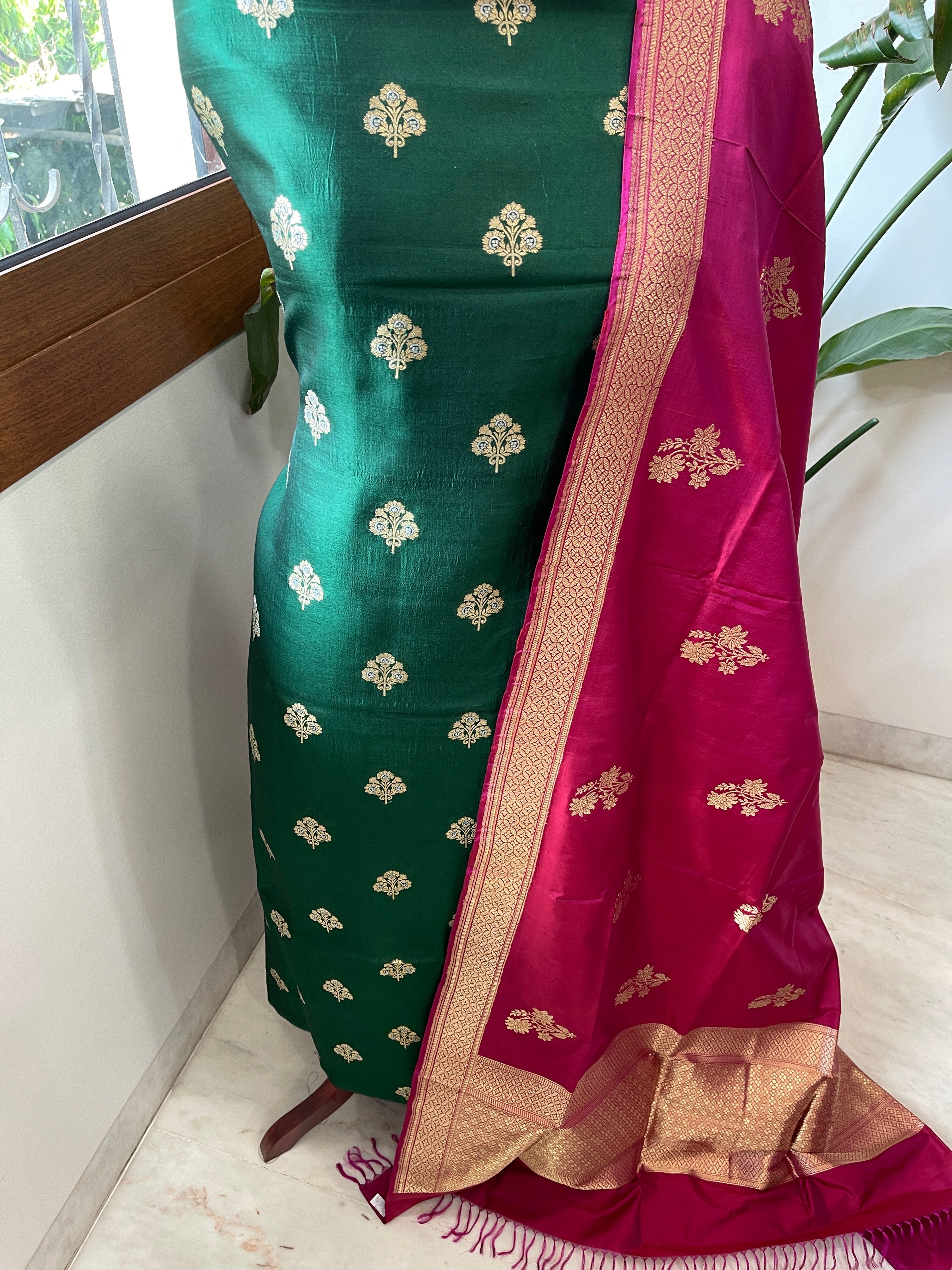 Handwoven Banarasi Suit Set in Pure Silk - Masakalee