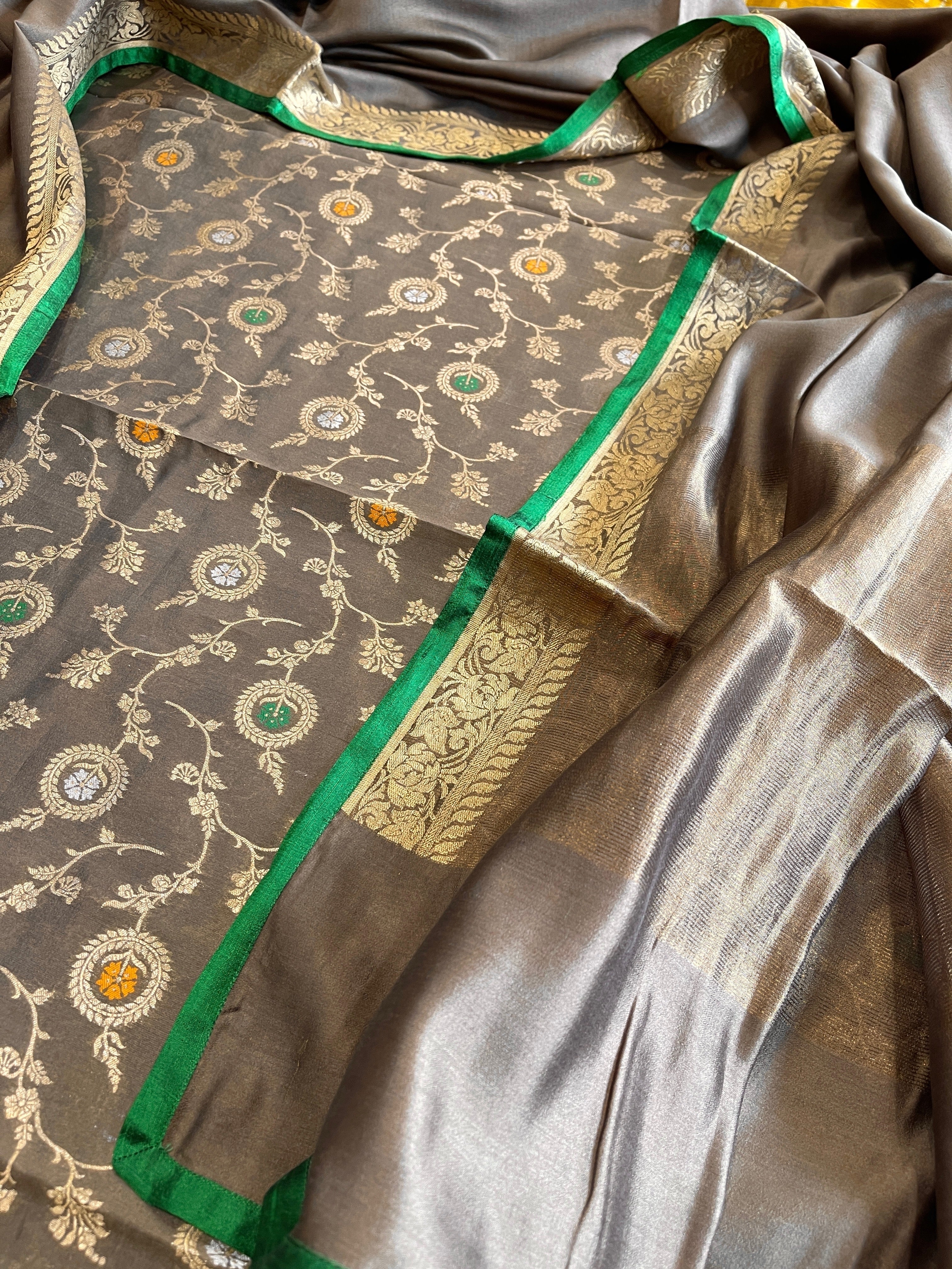 Handwoven Banarasi Suit Set in Pure Silk - Masakalee