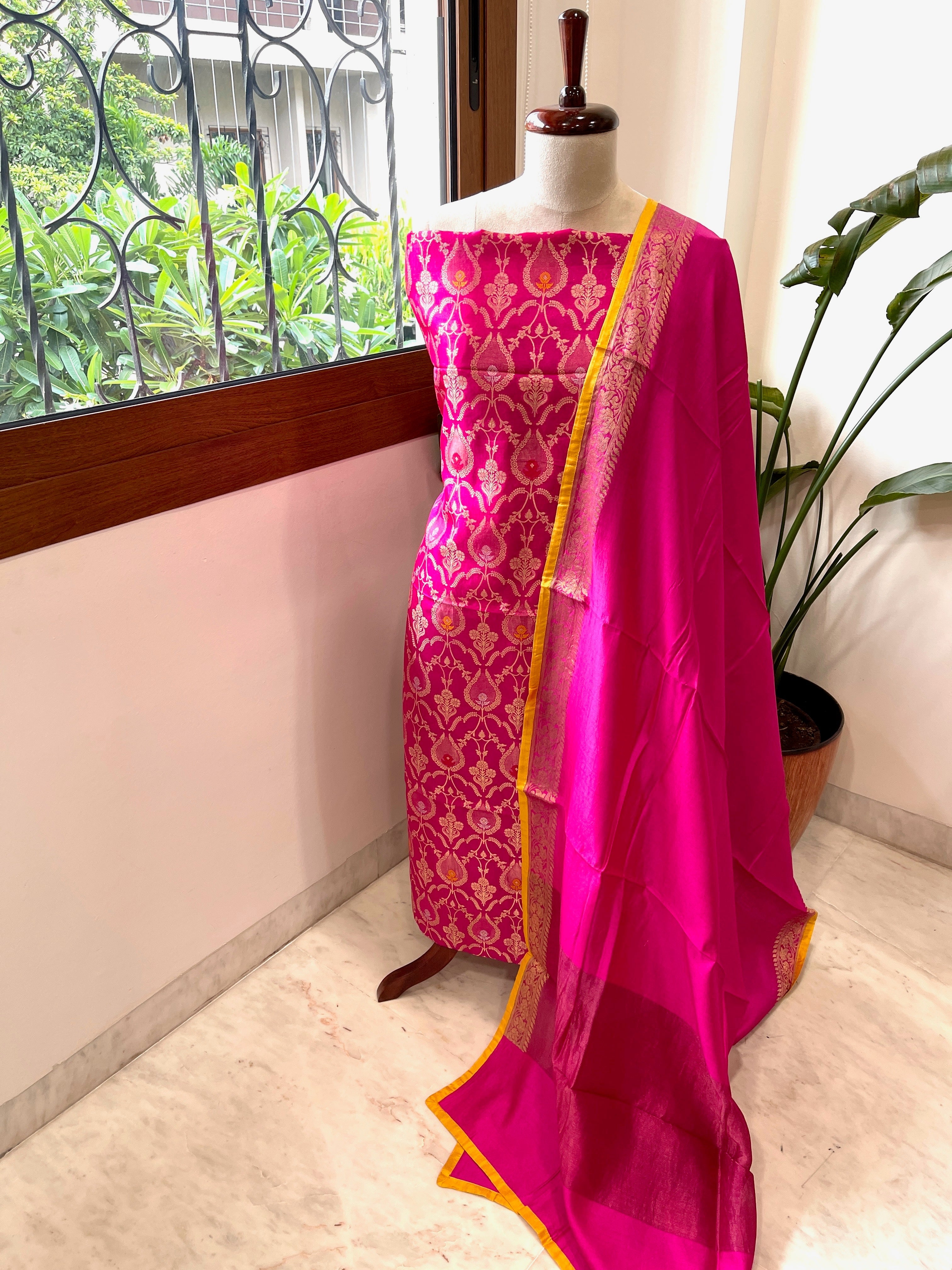 Handwoven Banarasi Suit Set in Pure Silk - Masakalee