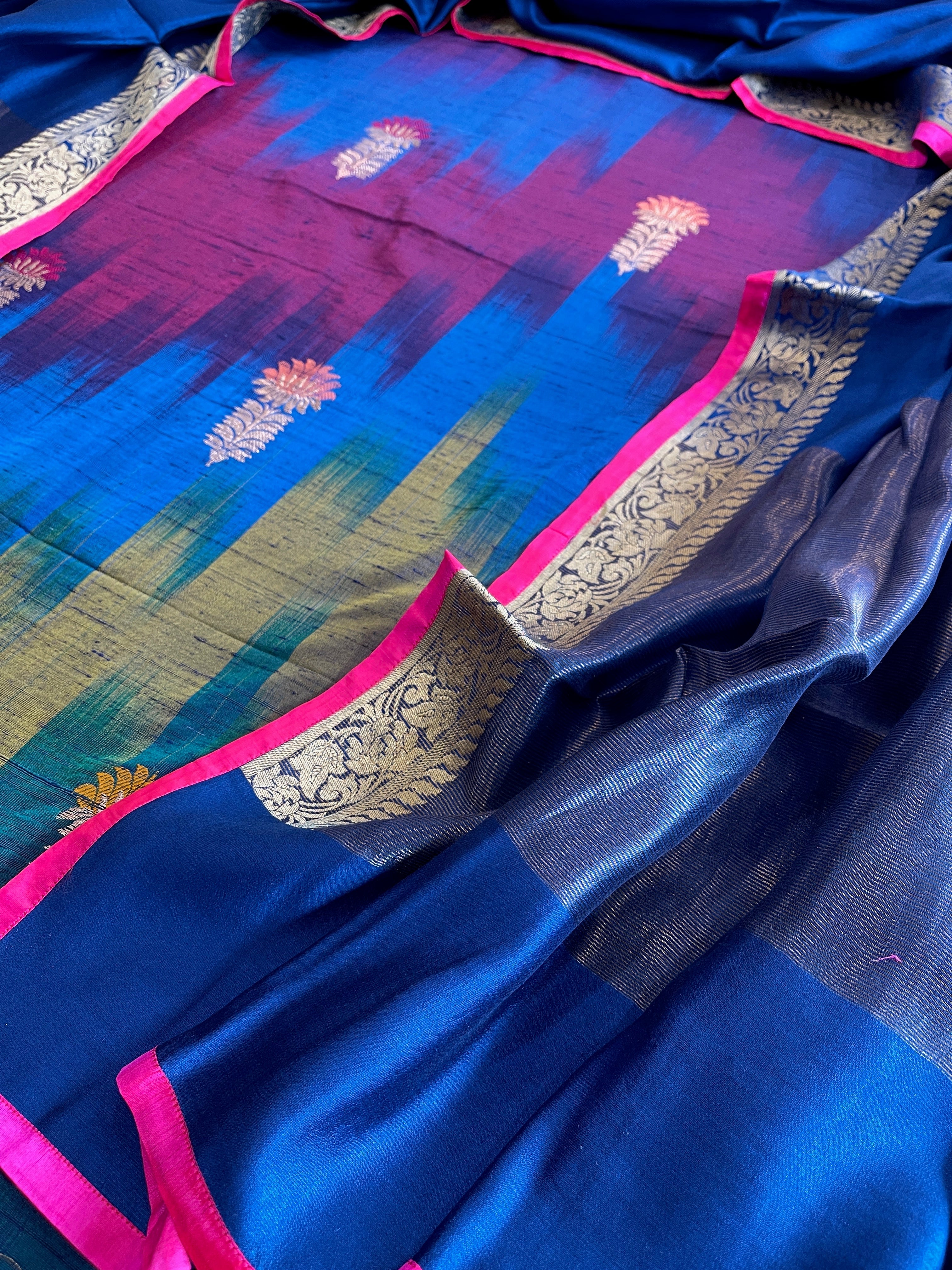 Handwoven Banarasi Suit Set in Pure Silk - Masakalee