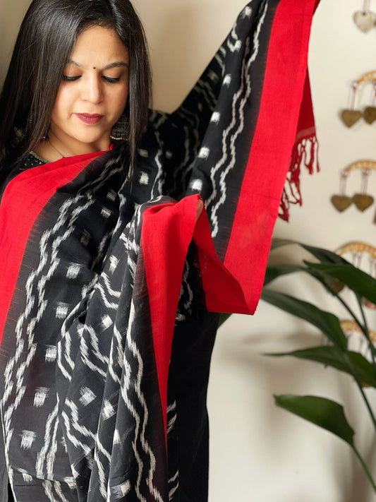 Handwoven Ikat Dupatta in Cotton - Masakalee