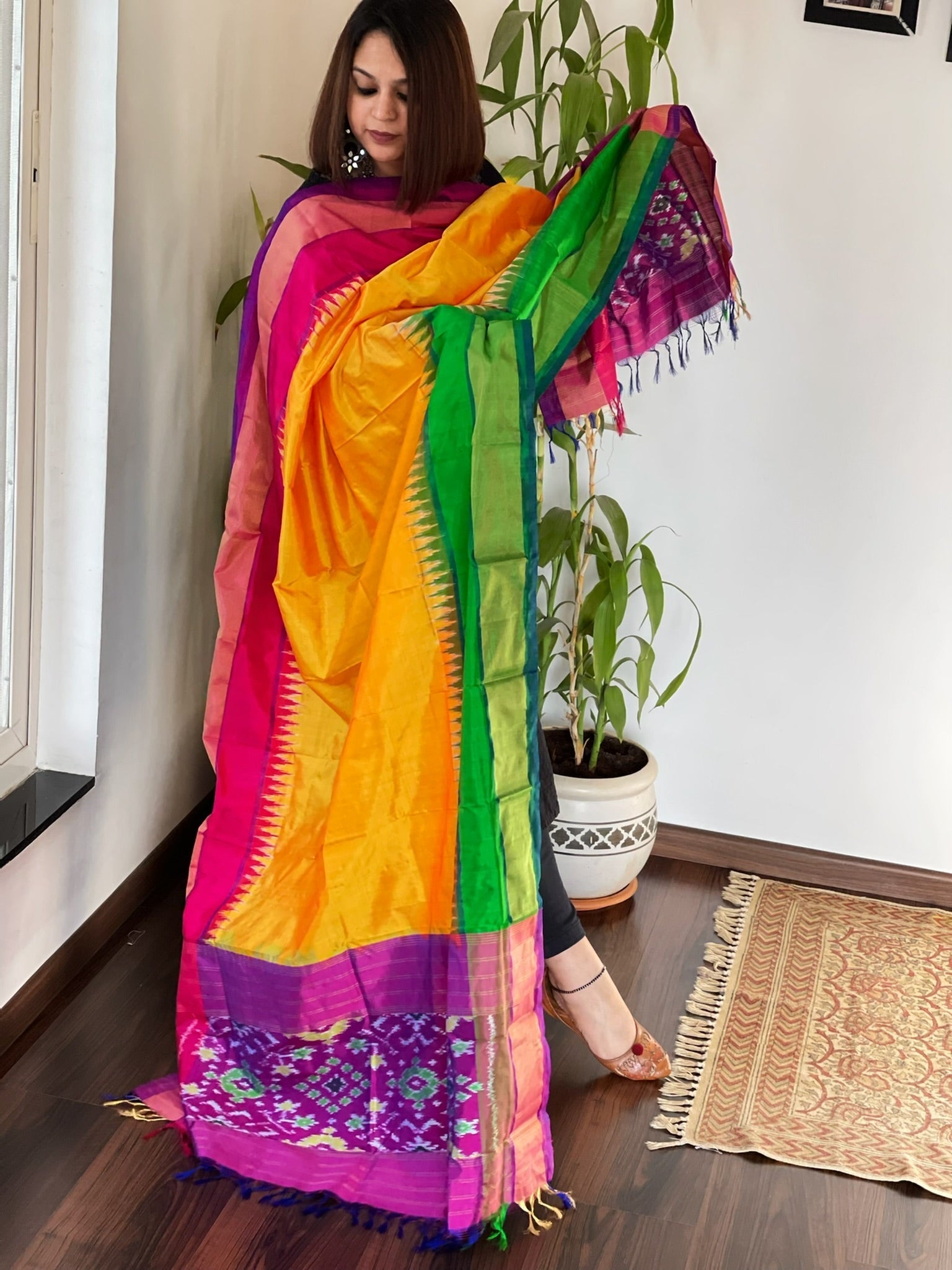 Handwoven Ikat Dupatta in Pure Silk - Masakalee