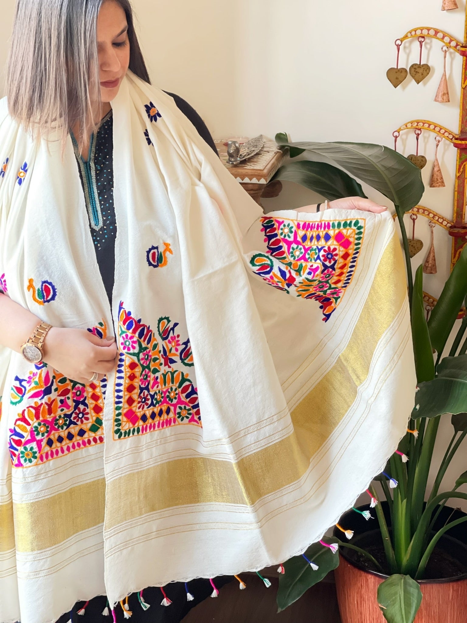 Handwoven Woollen Shawl with Hand Embroidery - Masakalee