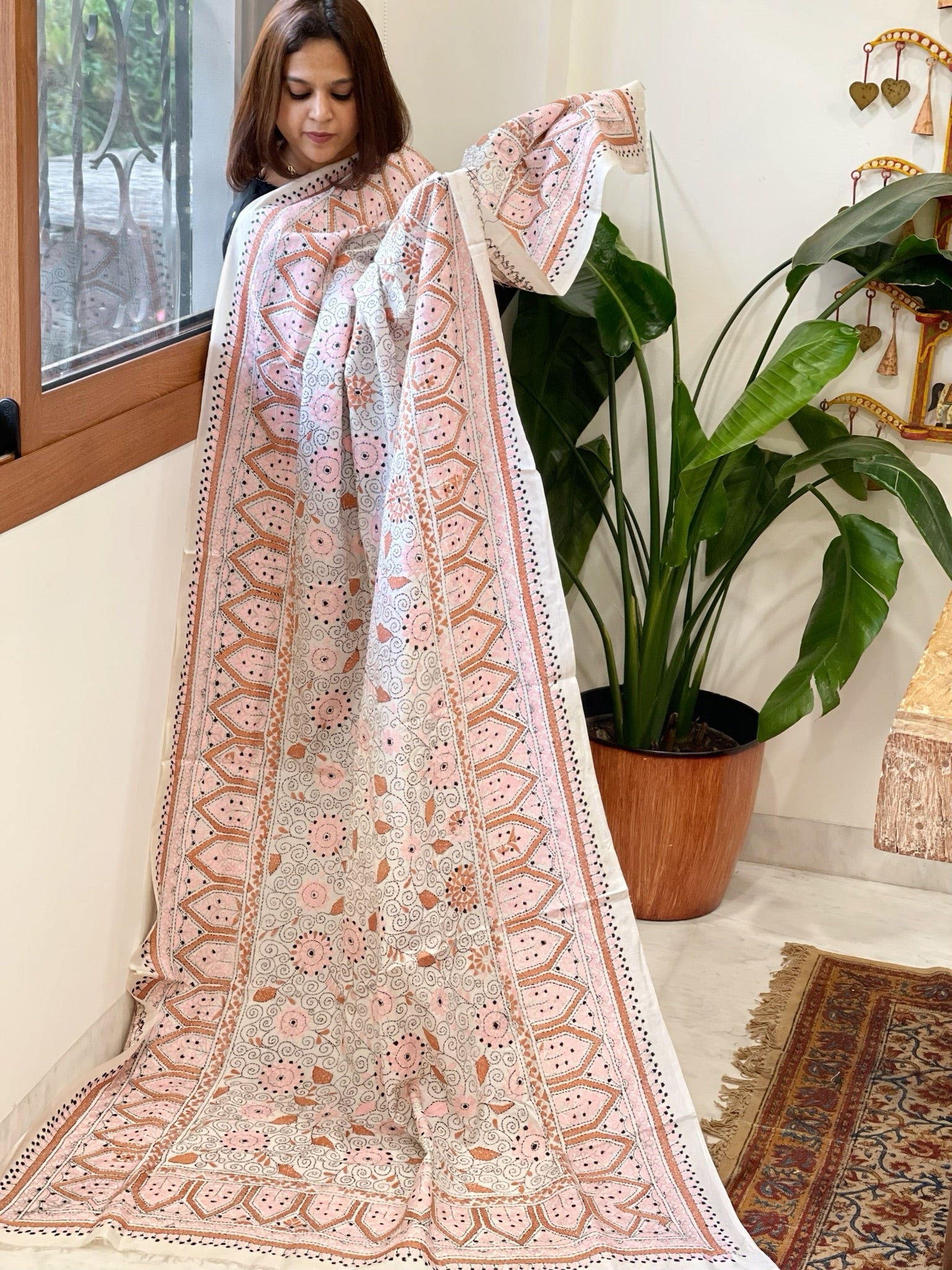 Ivory Handmade Nakshi Kantha Dupatta in Pure Silk - Masakalee