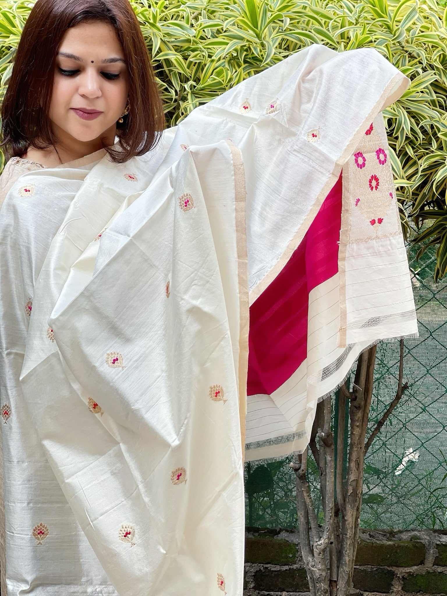 Ivory Handwoven Banarasi Dupatta in Pure Silk - Masakalee