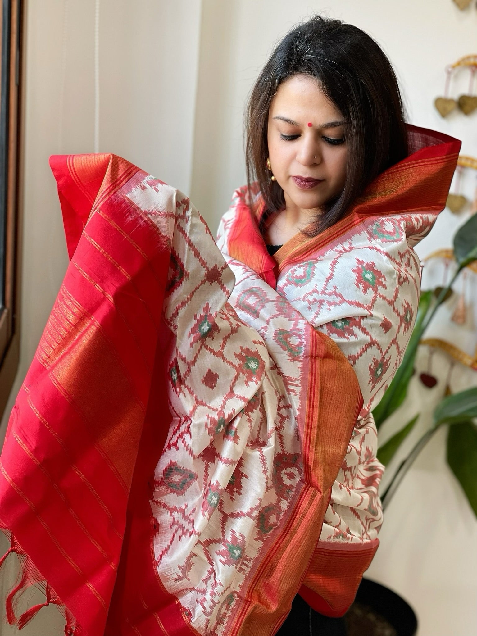 Ivory Handwoven Ikat Dupatta in Pure Silk - Masakalee